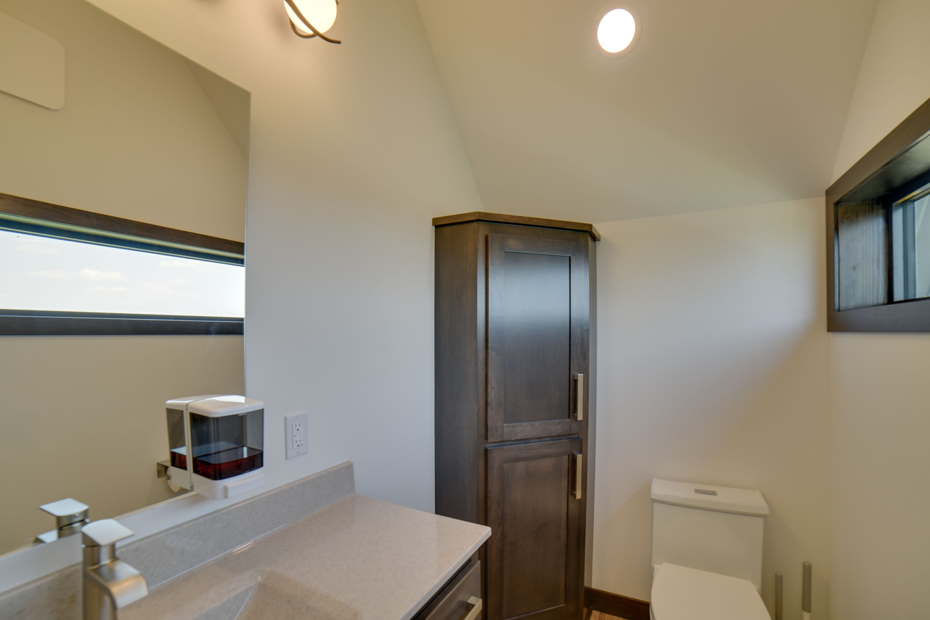 Bathroom | 2nd Floor