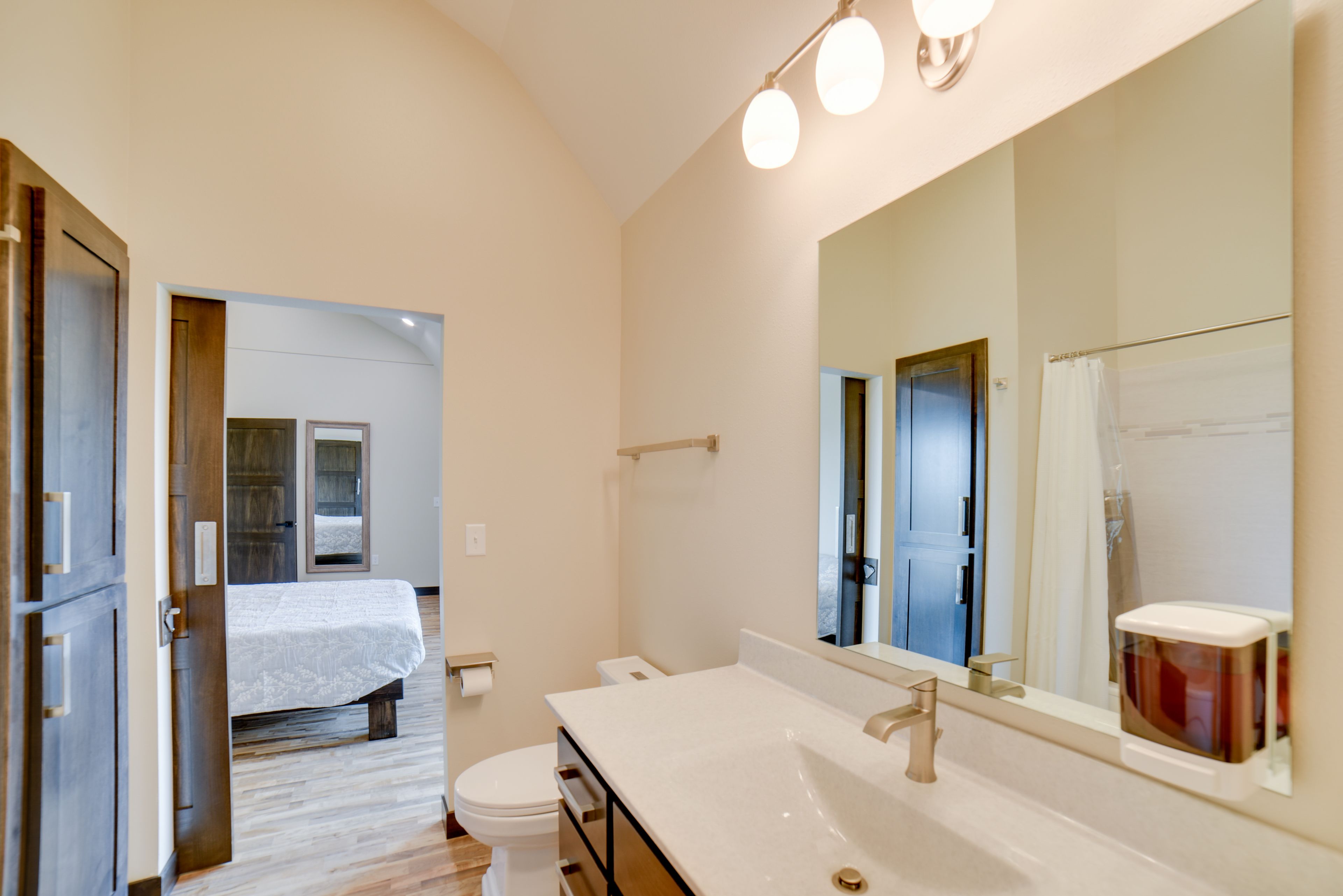 Bathroom | 2nd Floor