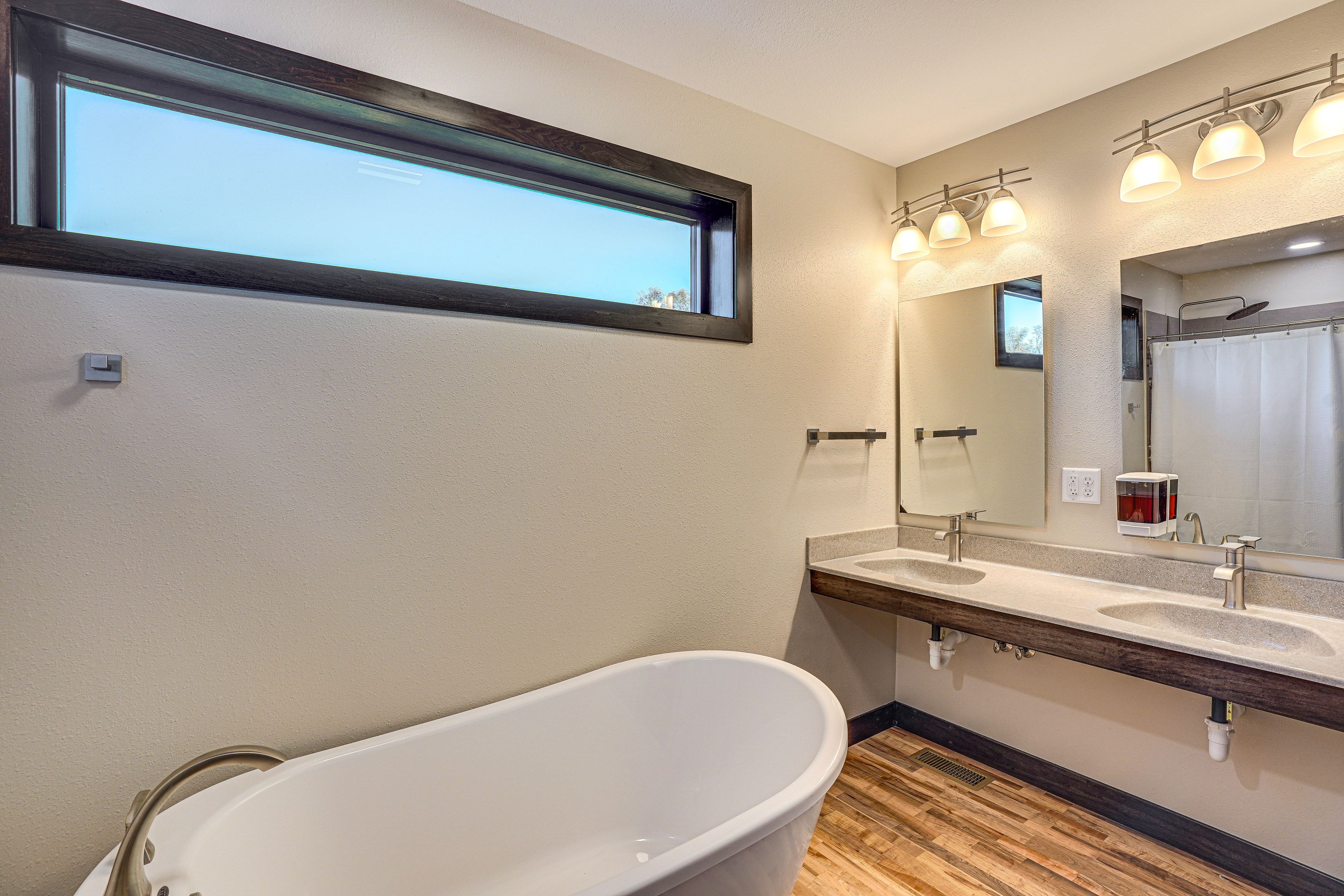 Bathroom | 2nd Floor