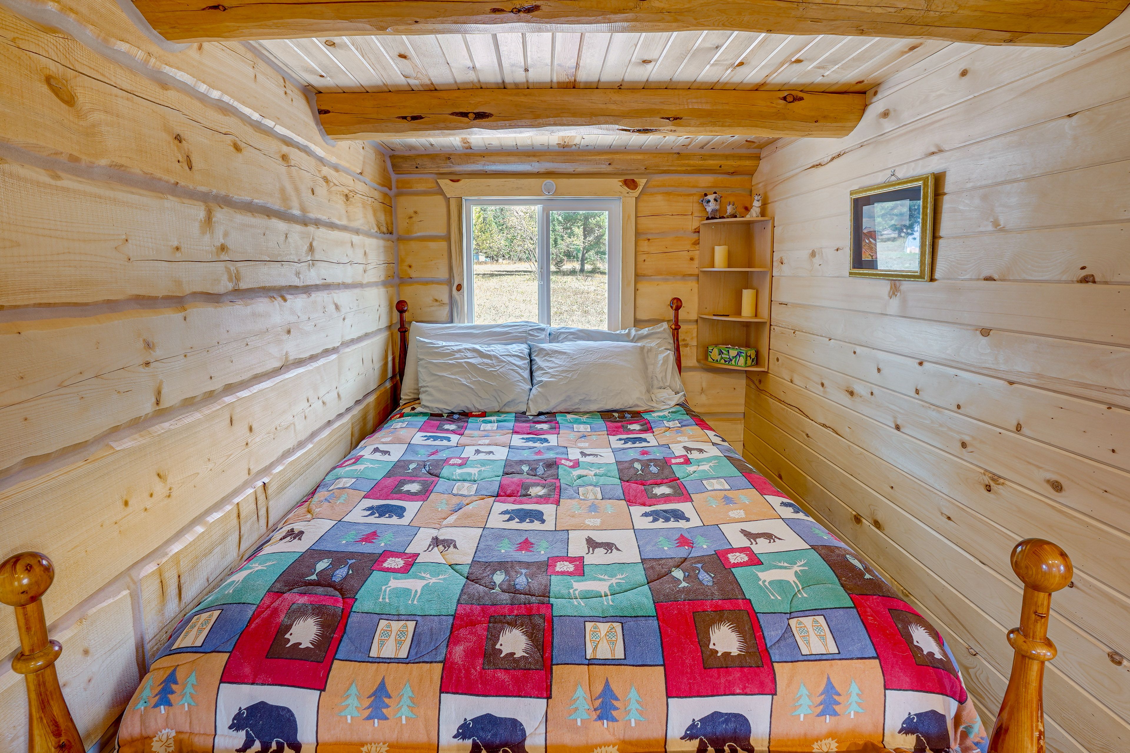 Studio | Queen Bed