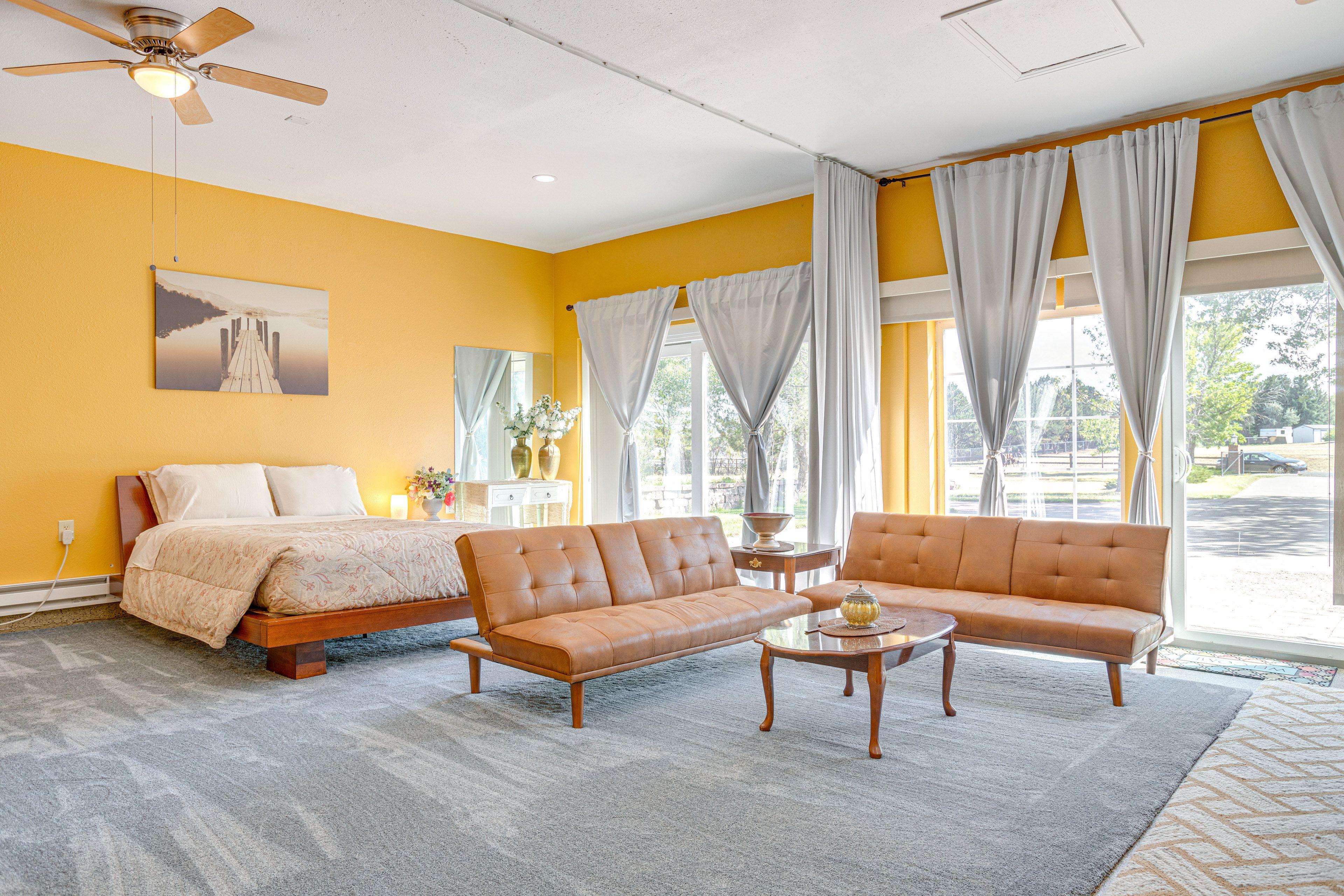 Studio | Queen Bed | 2 Twin Futons