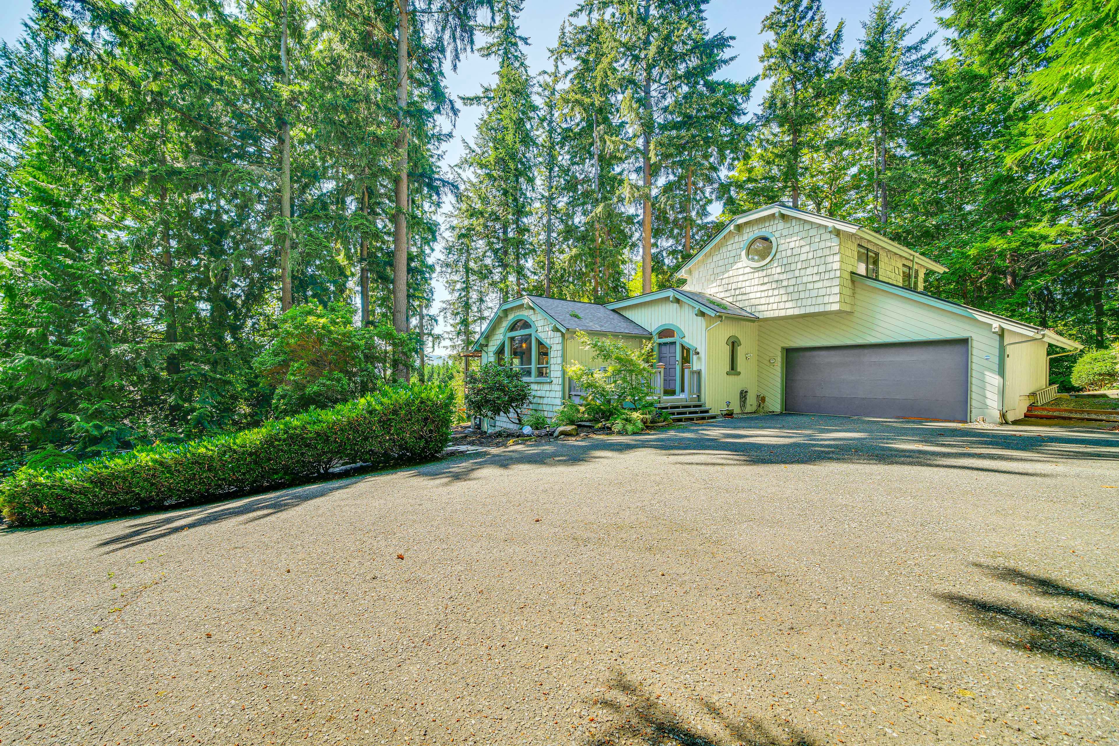 Parking | Garage (1 Vehicle) | Driveway (3 Vehicles) | RV Parking