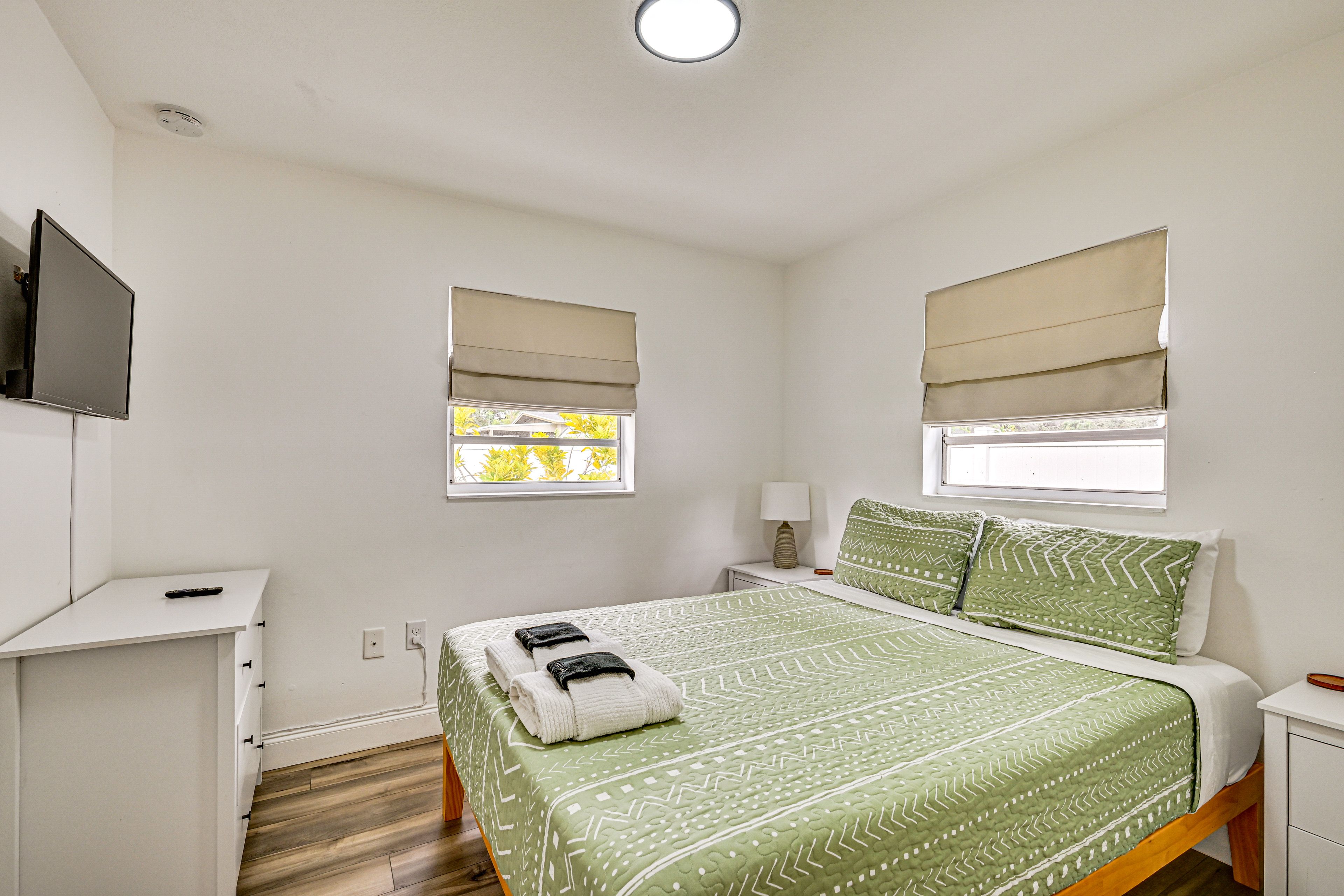 Bedroom 2 | Queen Bed