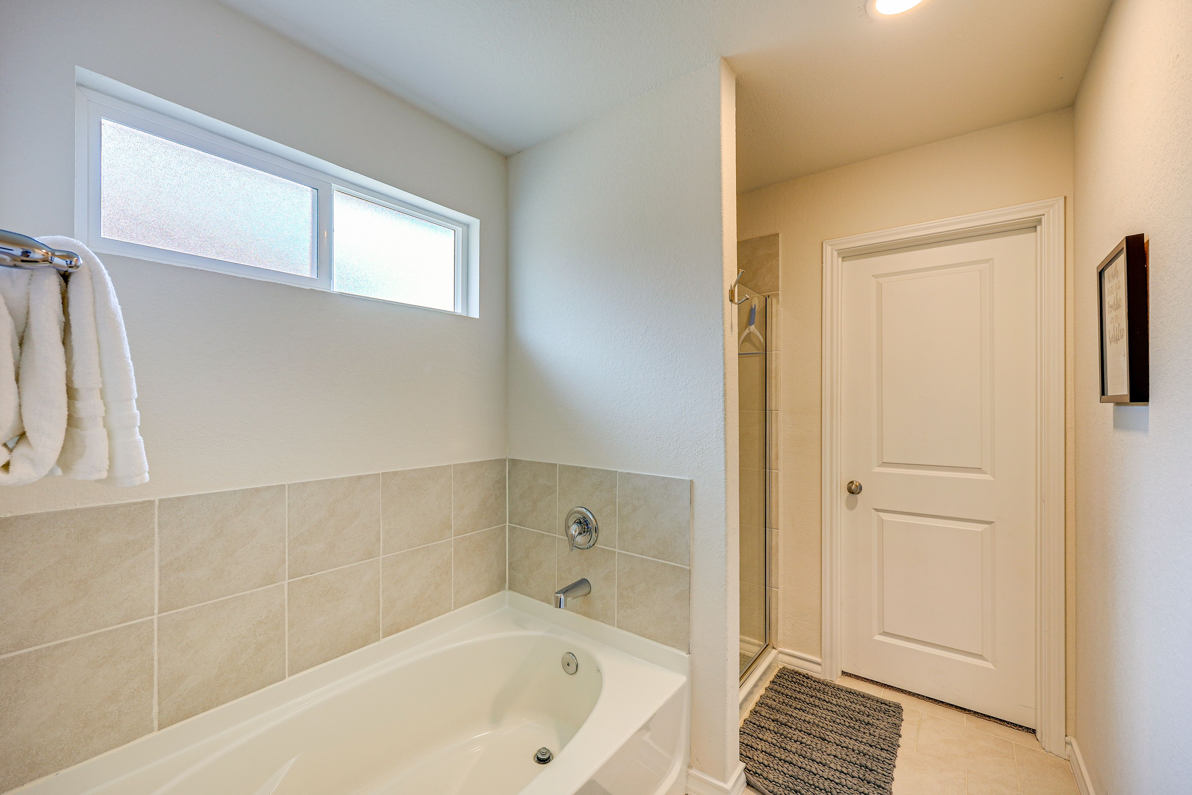 Full Bathroom | Towels Provided | Hair Dryer