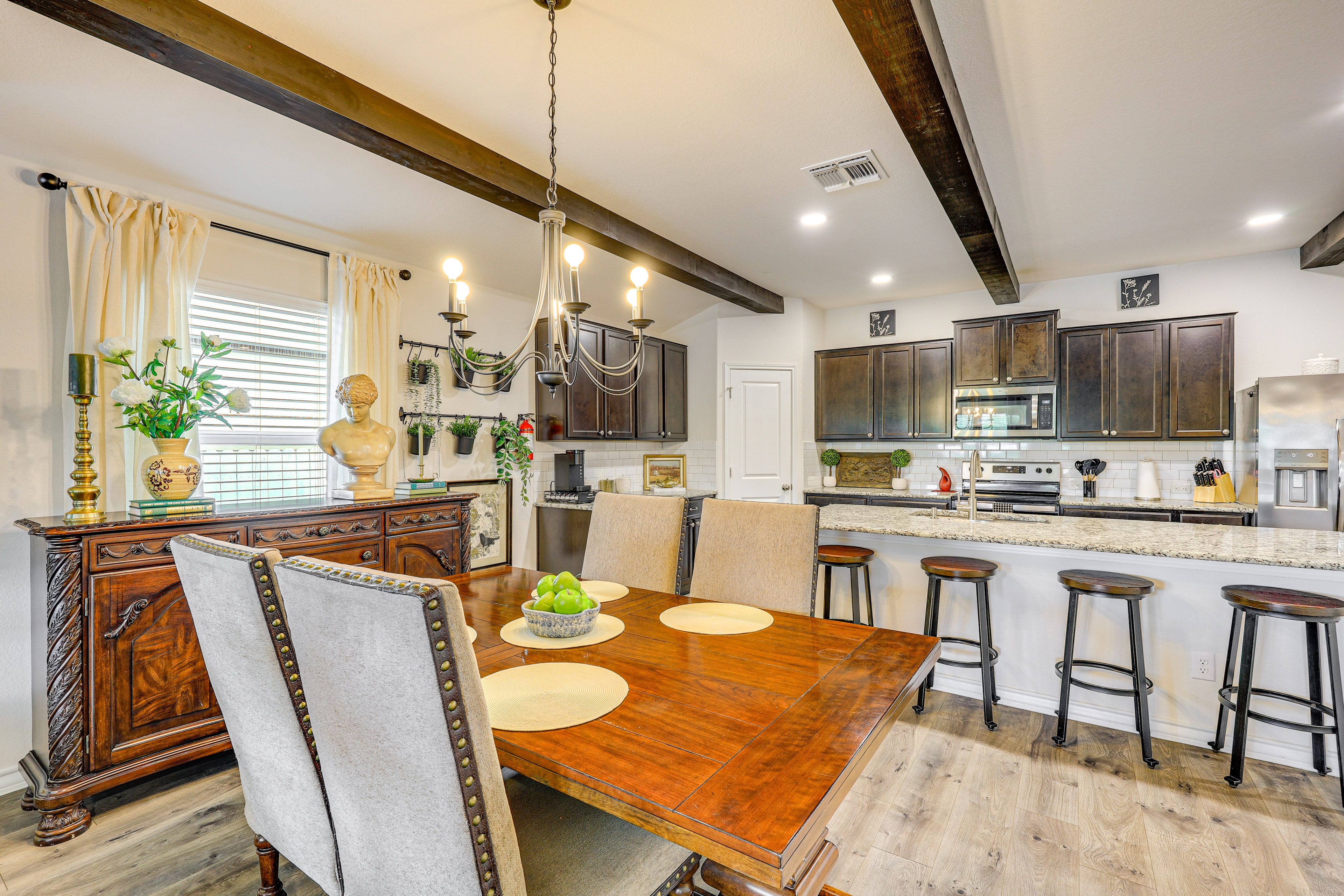 Dining Area | Dishware/Flatware