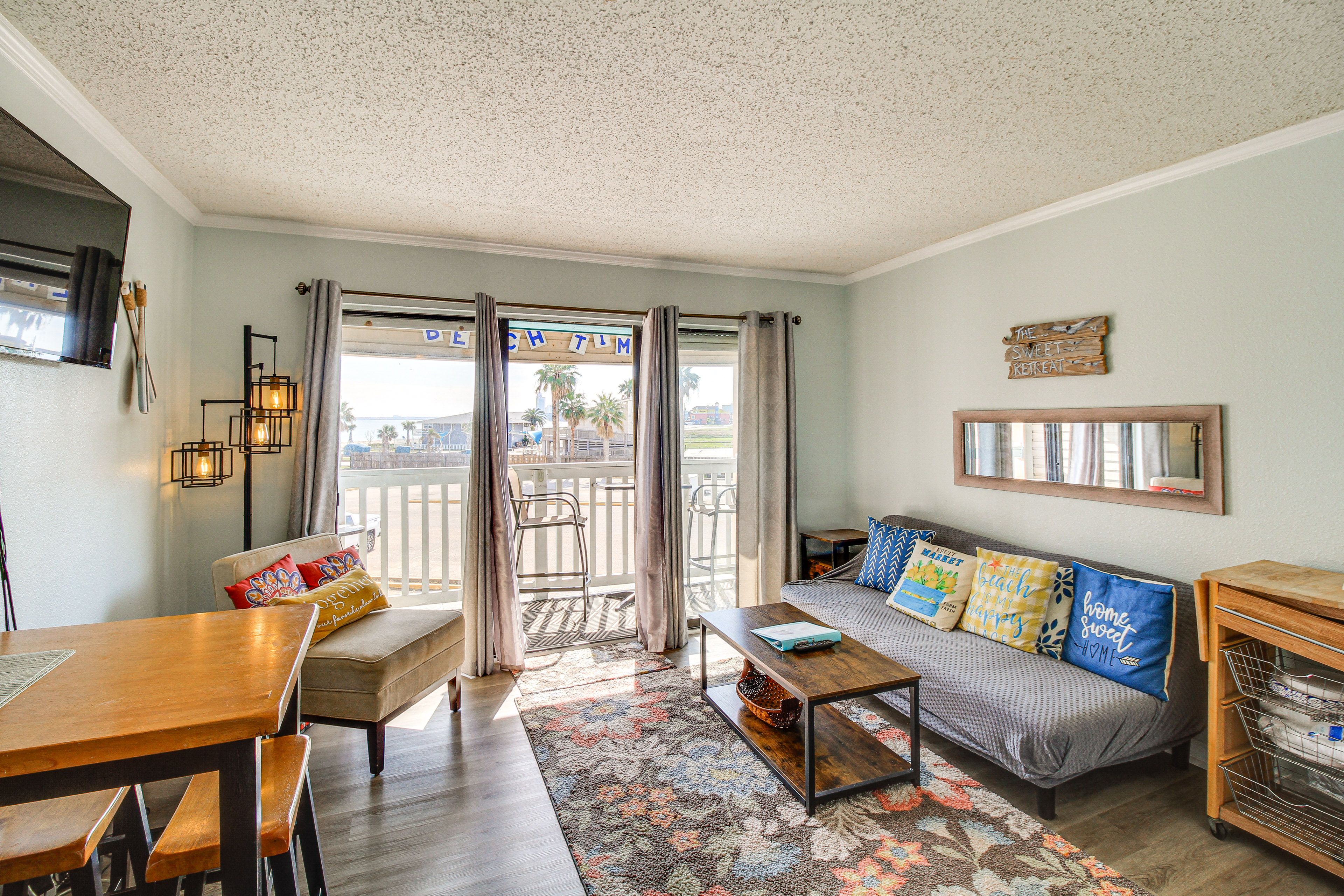 Corpus Christi Vacation Rental | 1BR | 1BA | 425 Sq Ft | Elevator Access