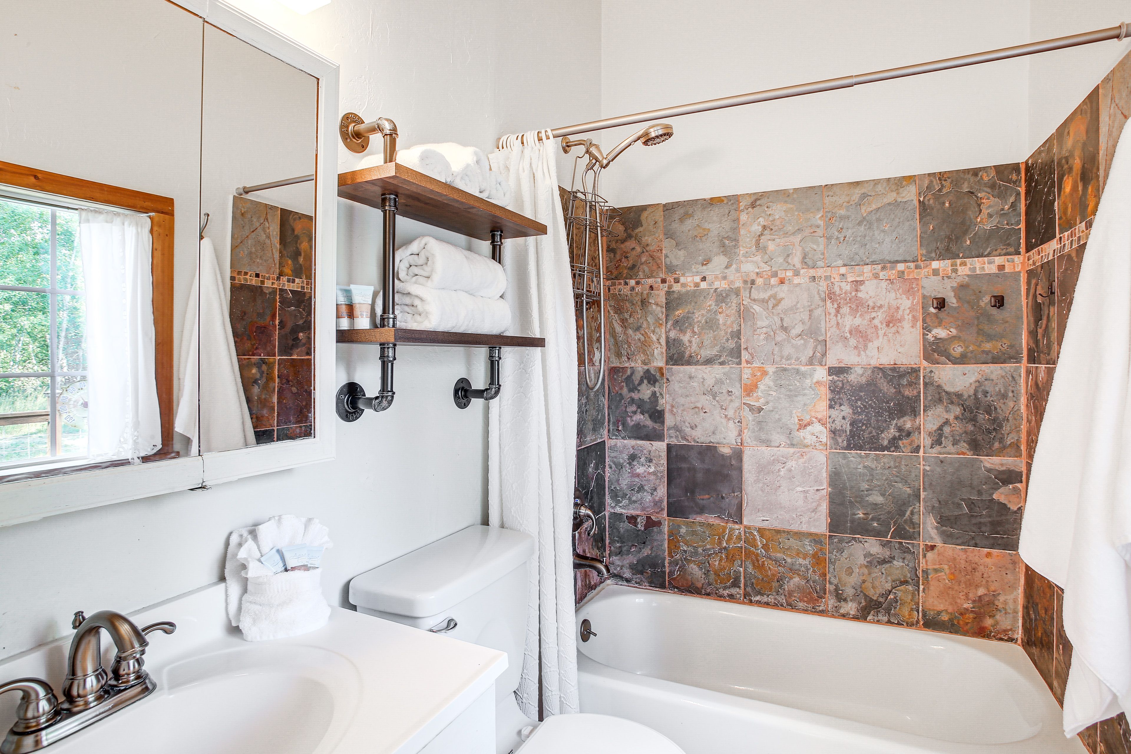En-Suite Bathroom | 1st Floor