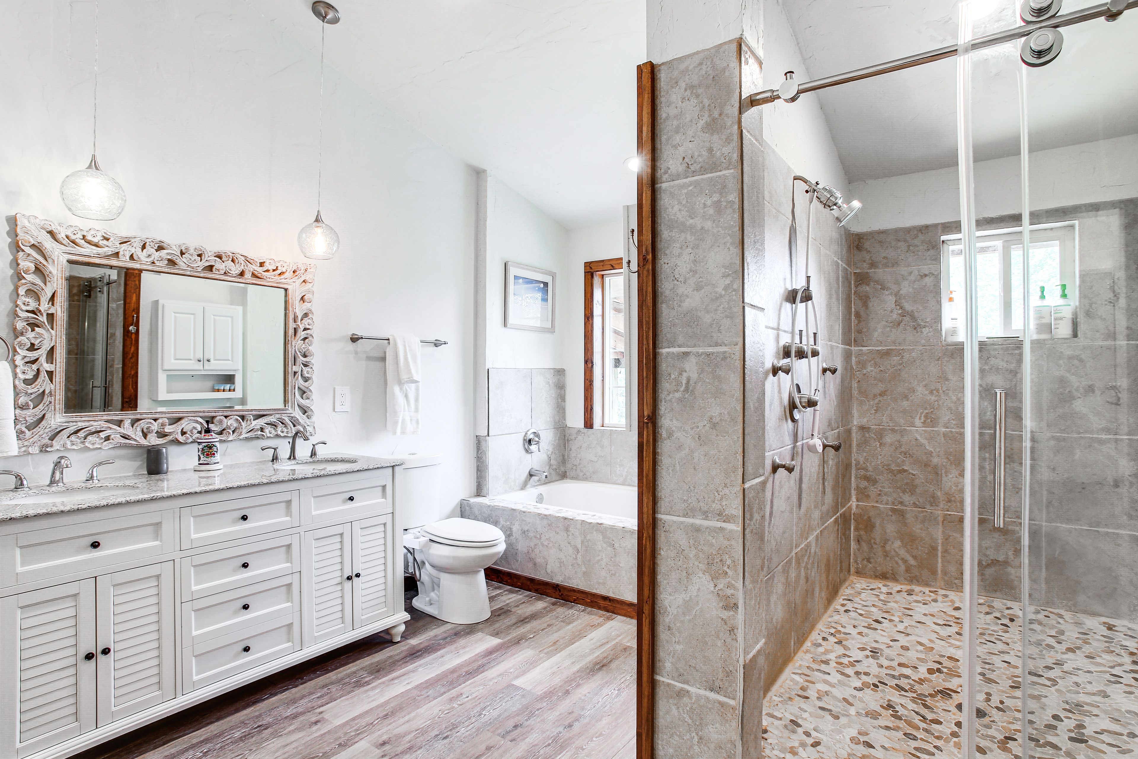 Bathroom | 2nd Floor