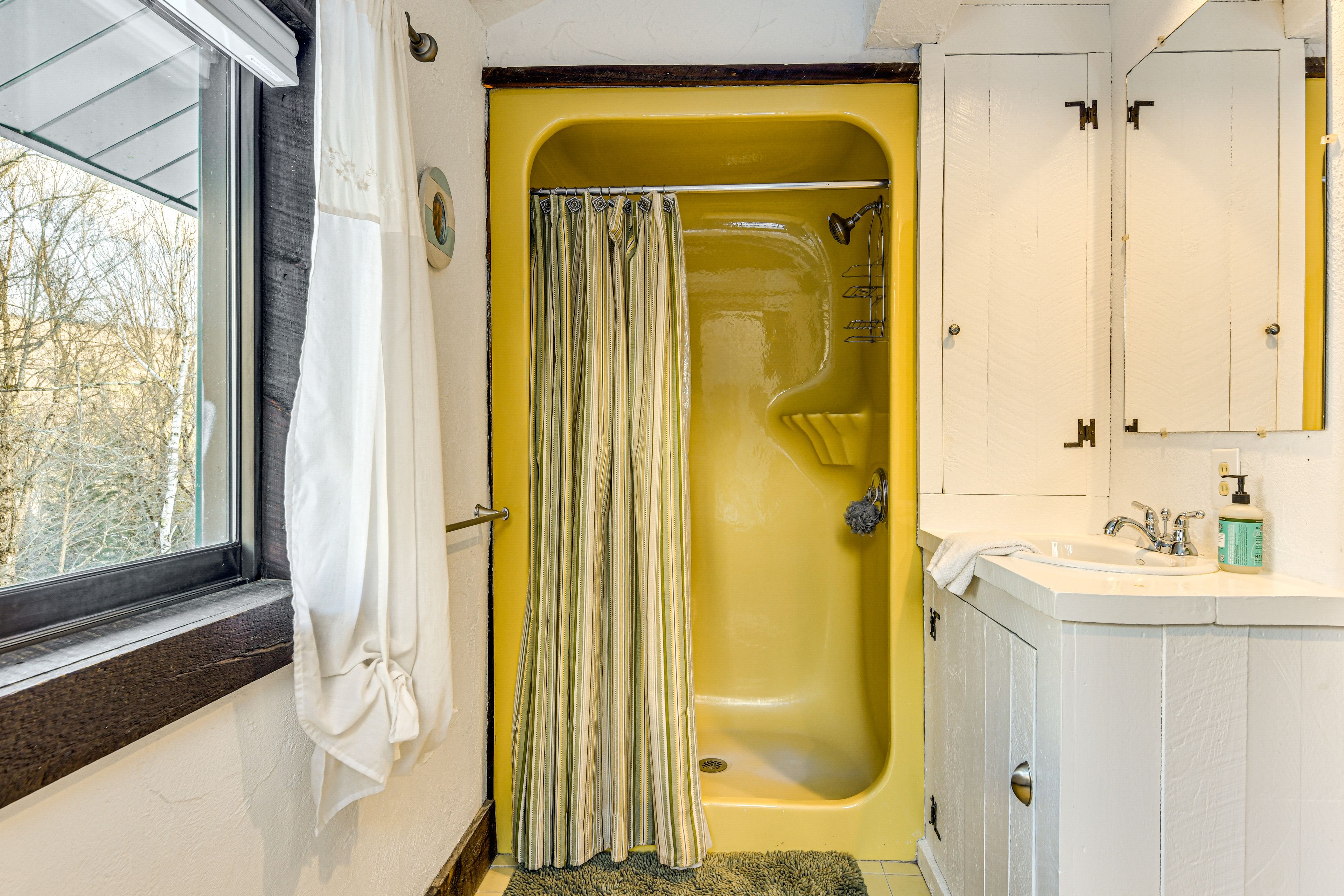 En-Suite Bathroom | 2nd Floor | Towels Provided