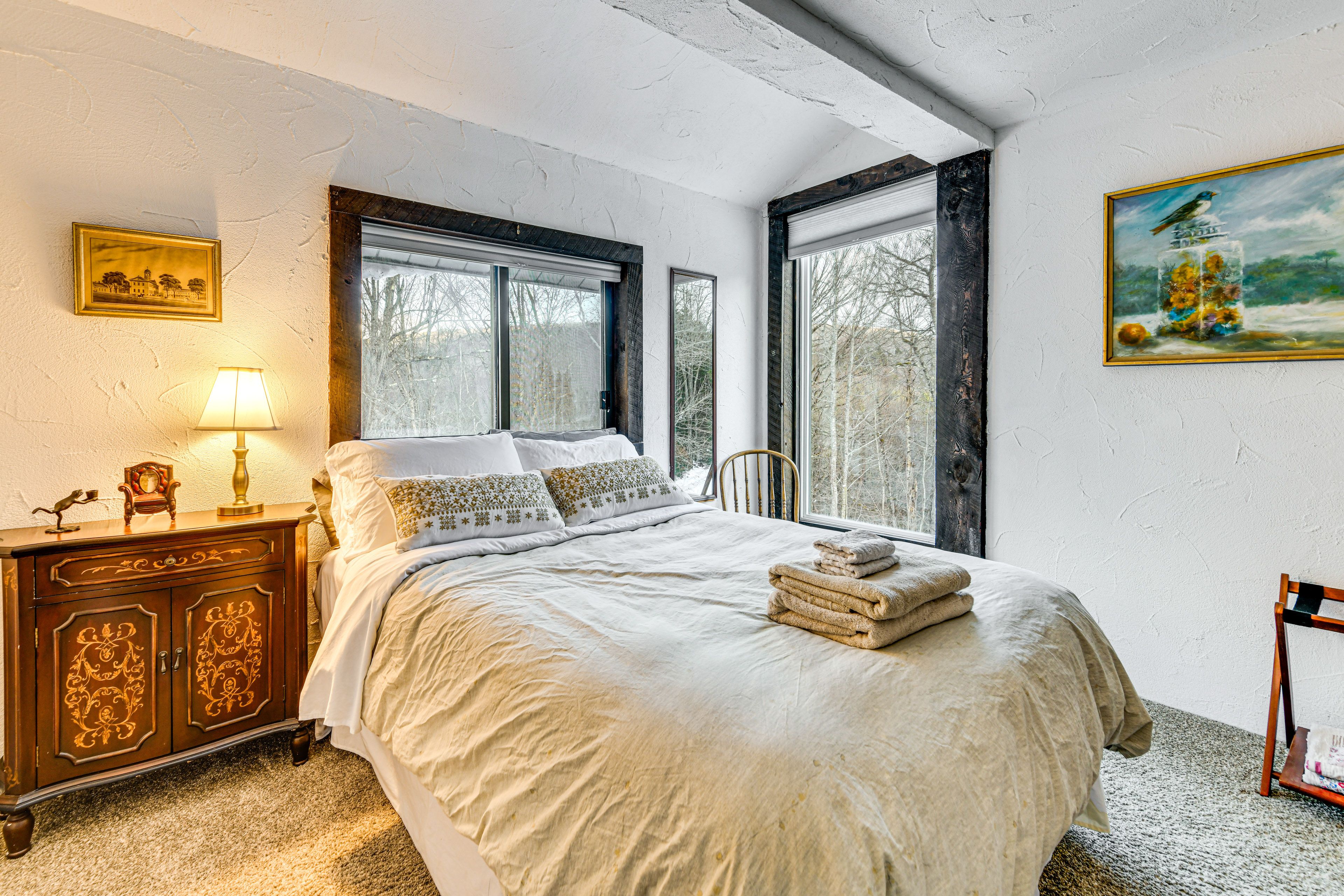 Bedroom 2 | 2nd Floor | Queen Bed