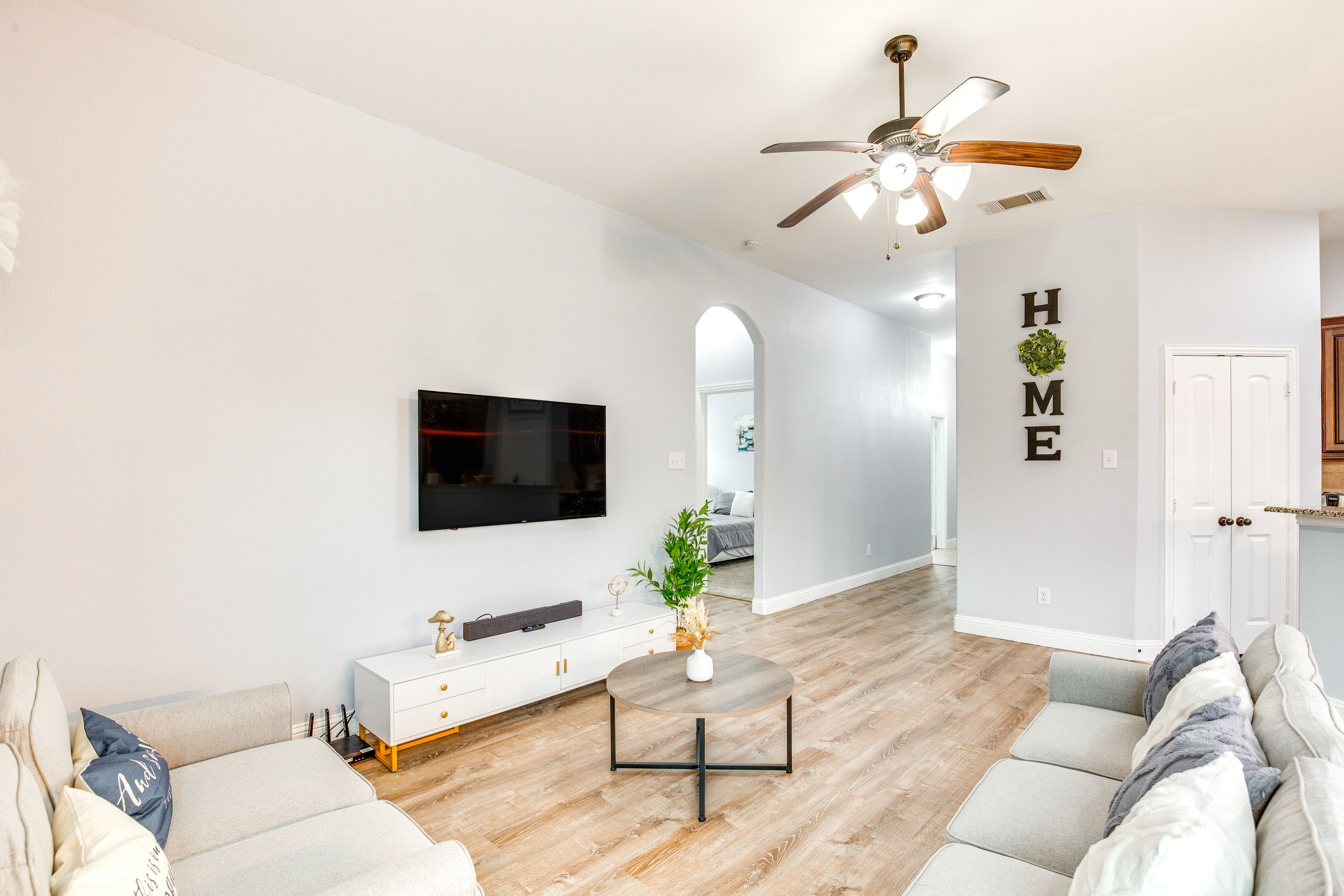 Living Room | Flat-Screen TV