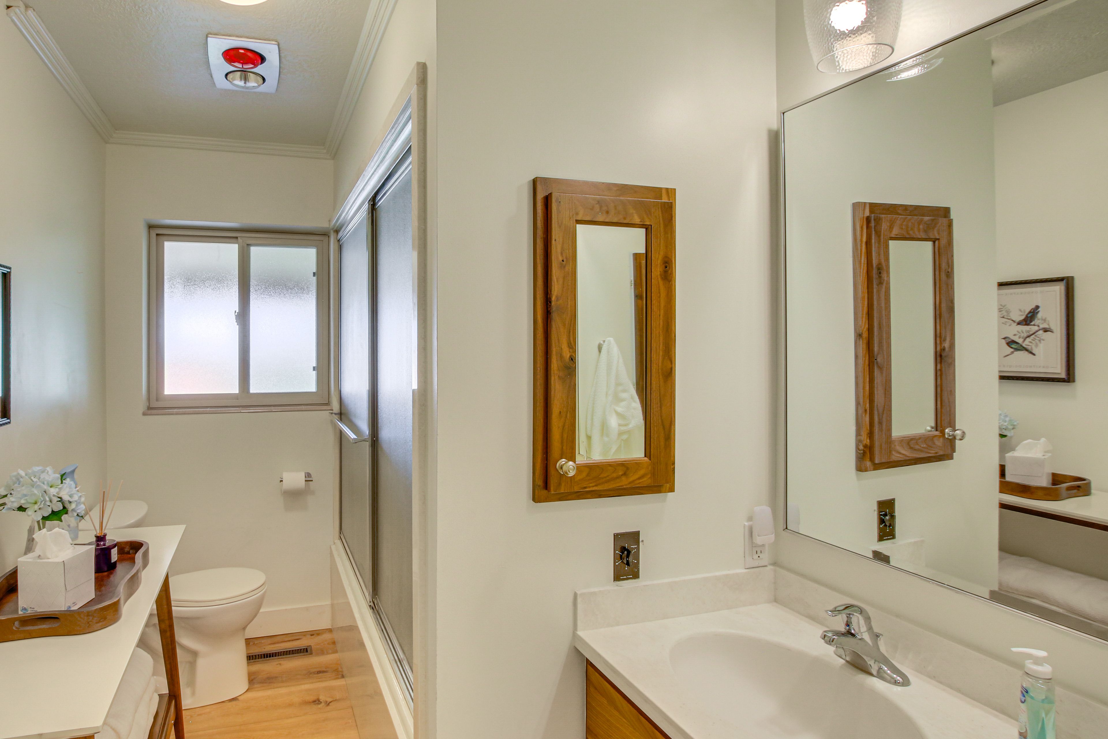 Full Bath | Towels | Hair Dryer | Main Level