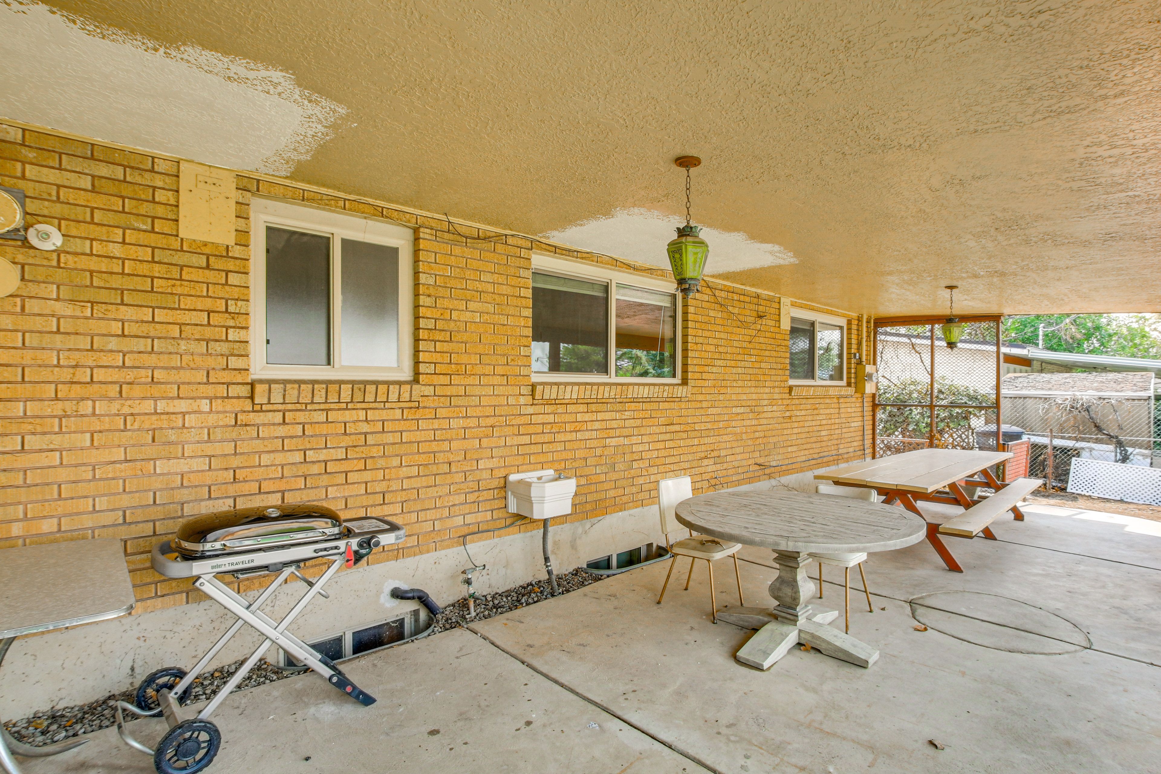 Patio | Gas Grill | Picnic Table
