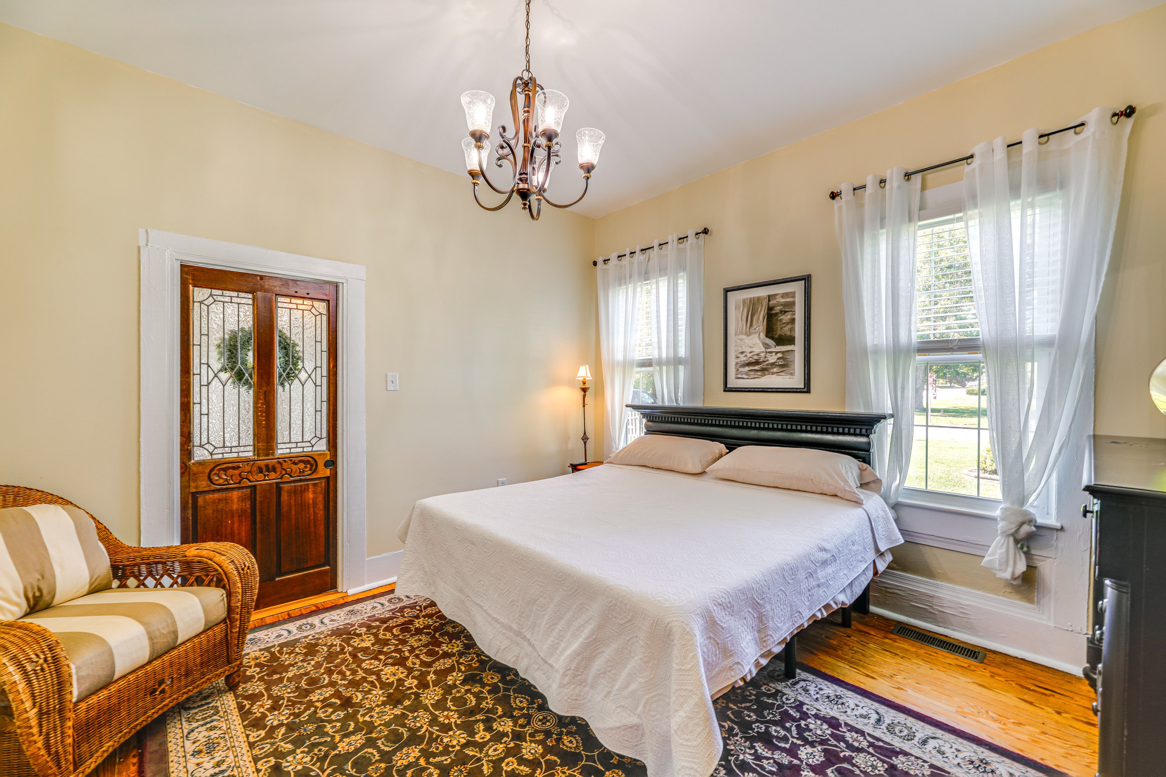 Bedroom 1 | 1st Floor | King Bed | Linens