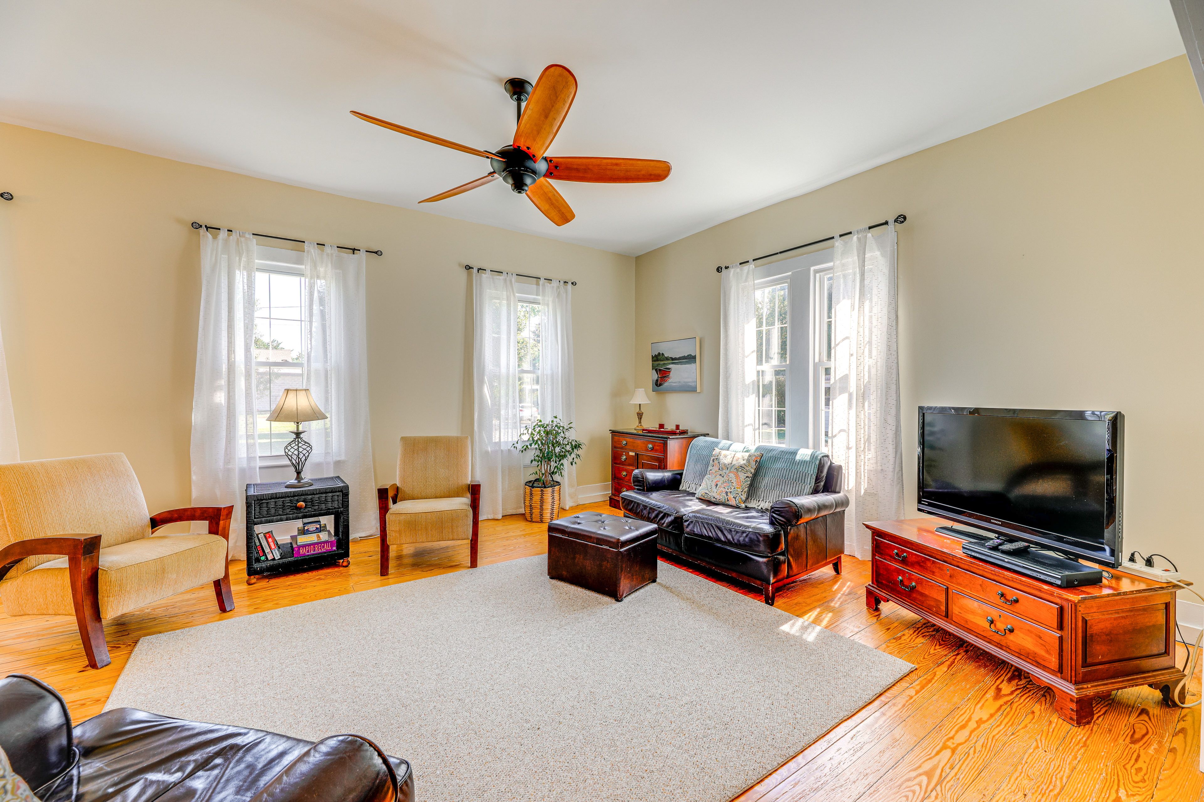 Living Room | 1st Floor | Smart TV | Free WiFi | Board Games | Books