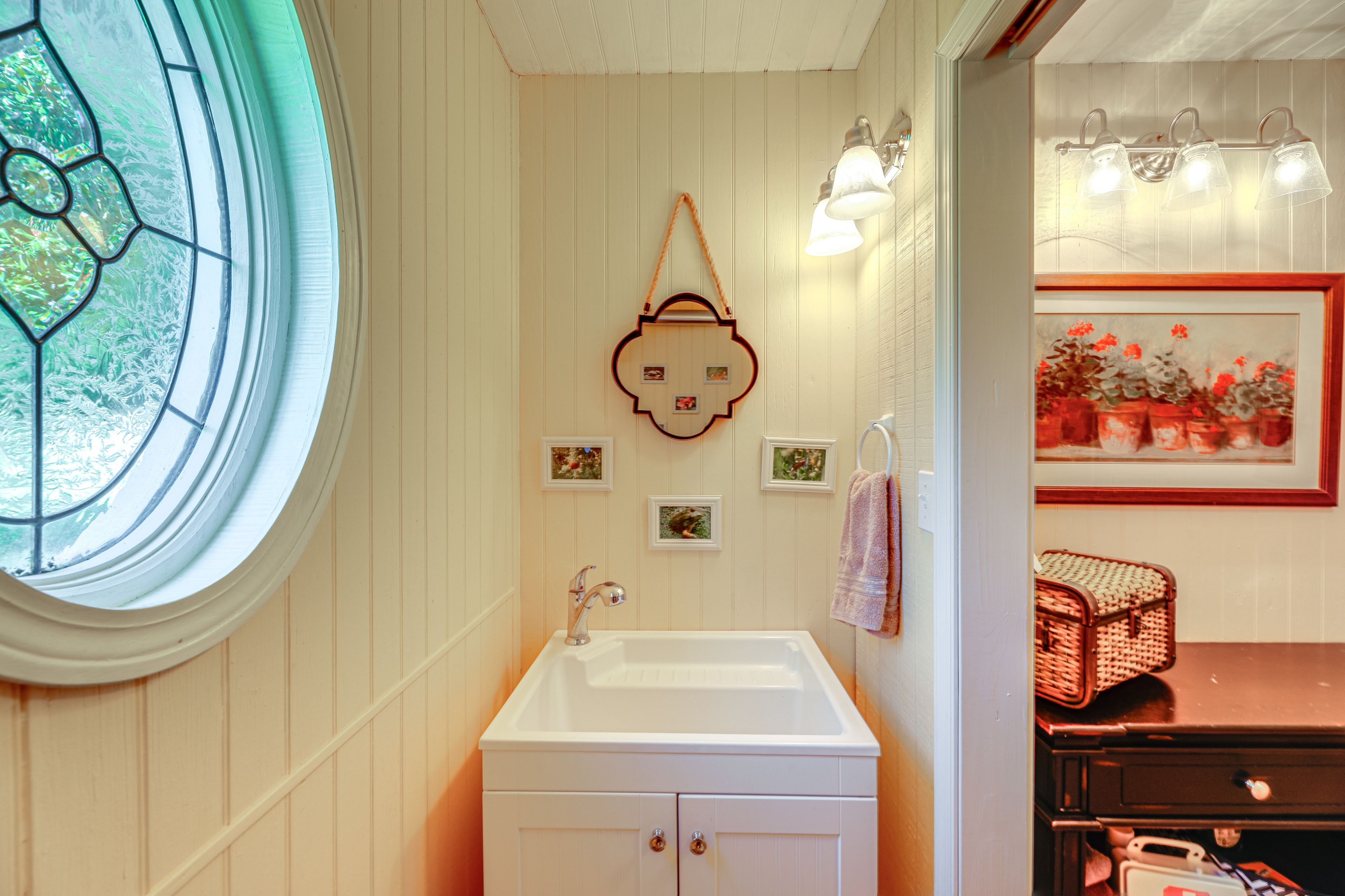 Half Bathroom | 1st Floor