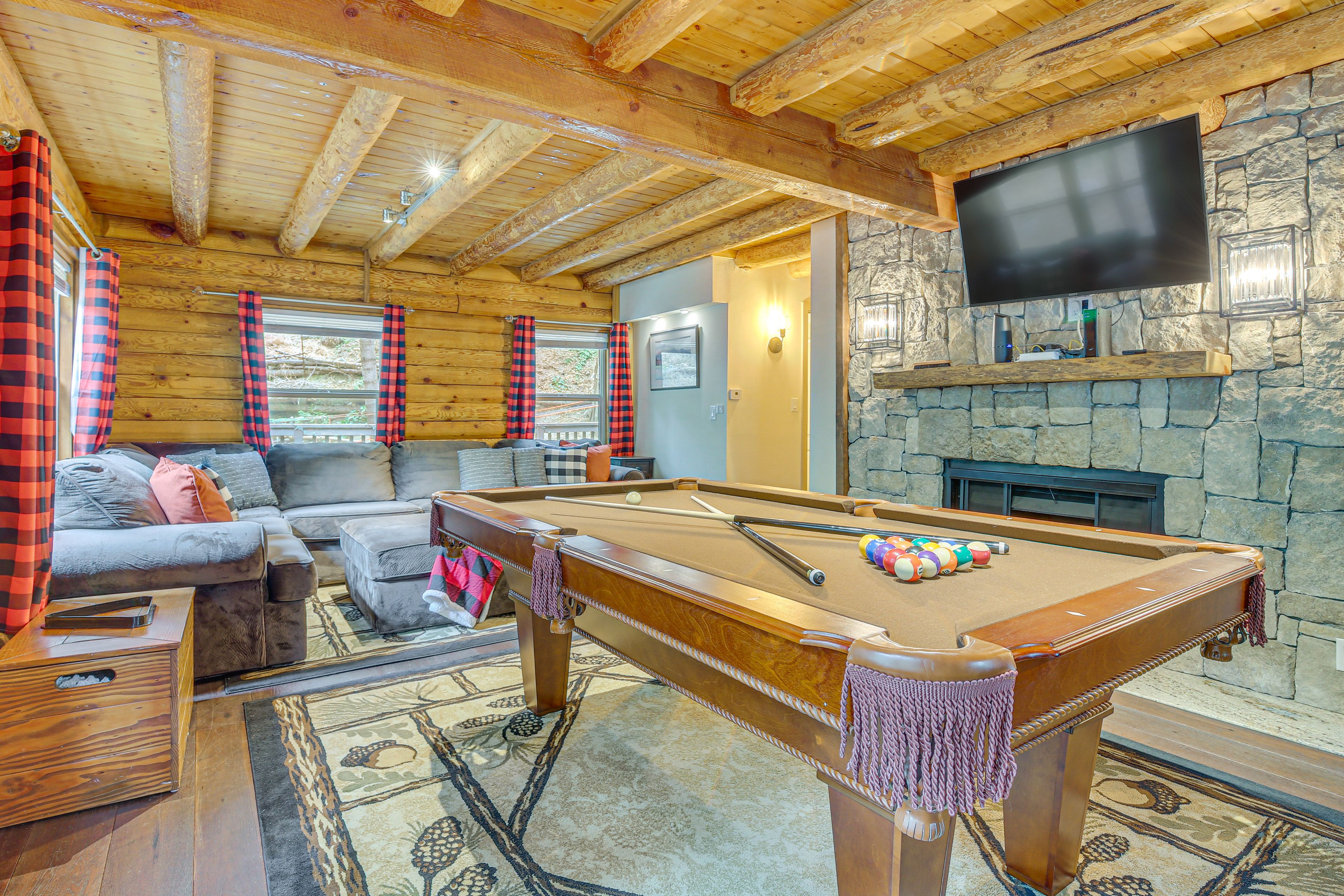 Crestline Vacation Rental | 3BR | 1.5BA | 1,486 Sq Ft | Stairs Required