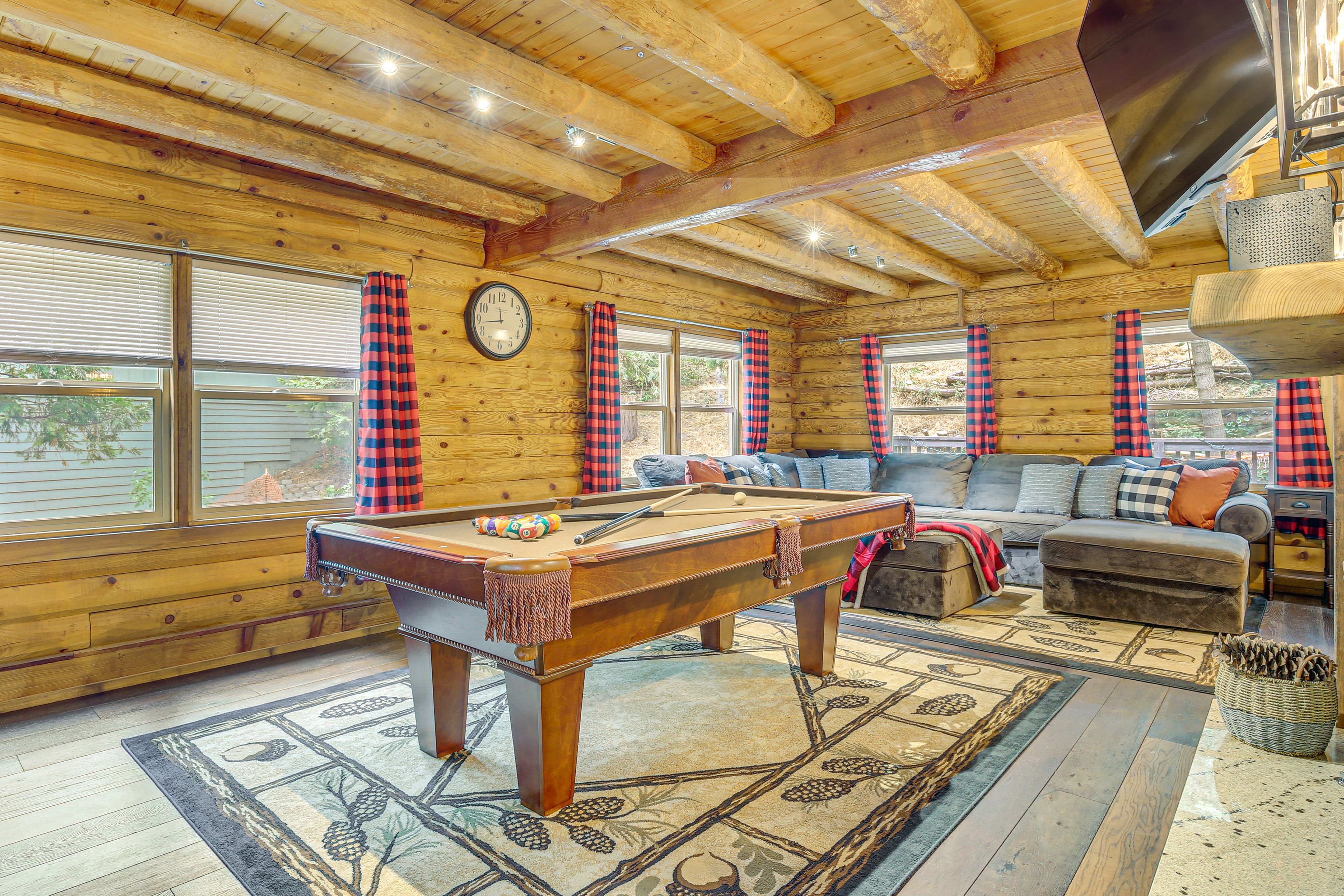 Living Room | 1st Floor | Free WiFi | Window A/C | Central Heating | Smart TV