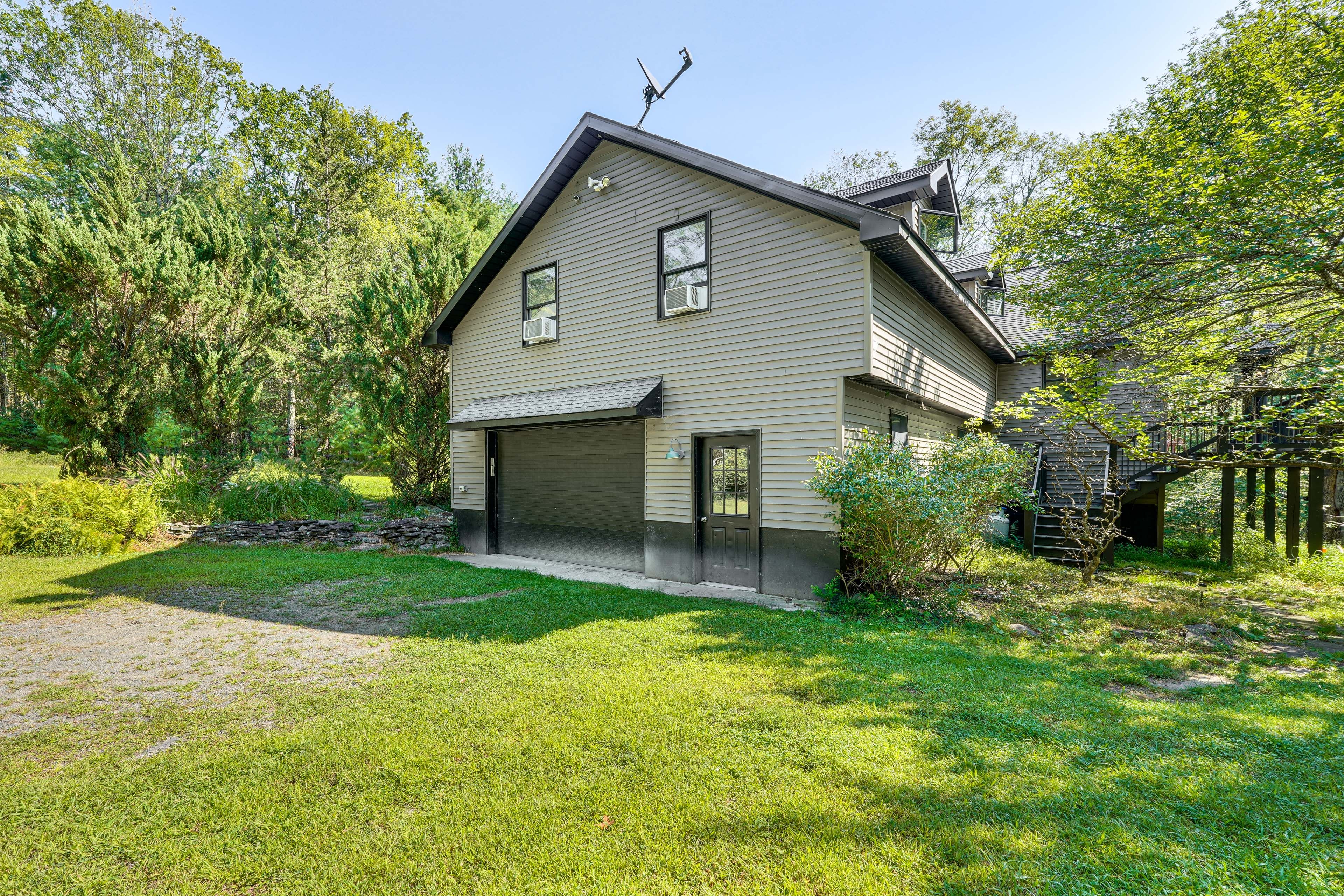 3-Story House | Self Check-In | 12 Mi to Minnewaska State Park