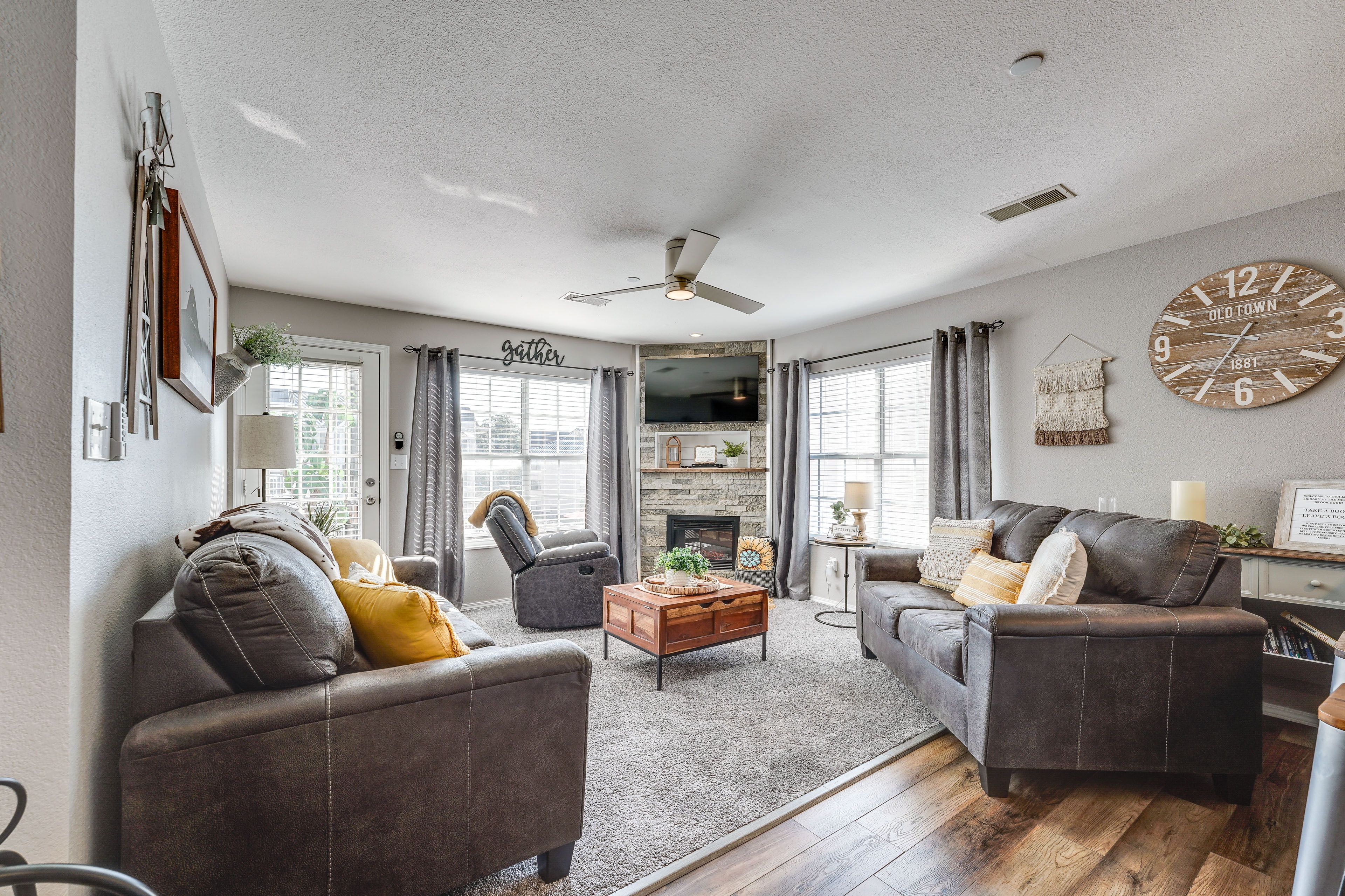 Living Room | Queen Sleeper Sofa | Central Air Conditioning & Heat | Free WiFi
