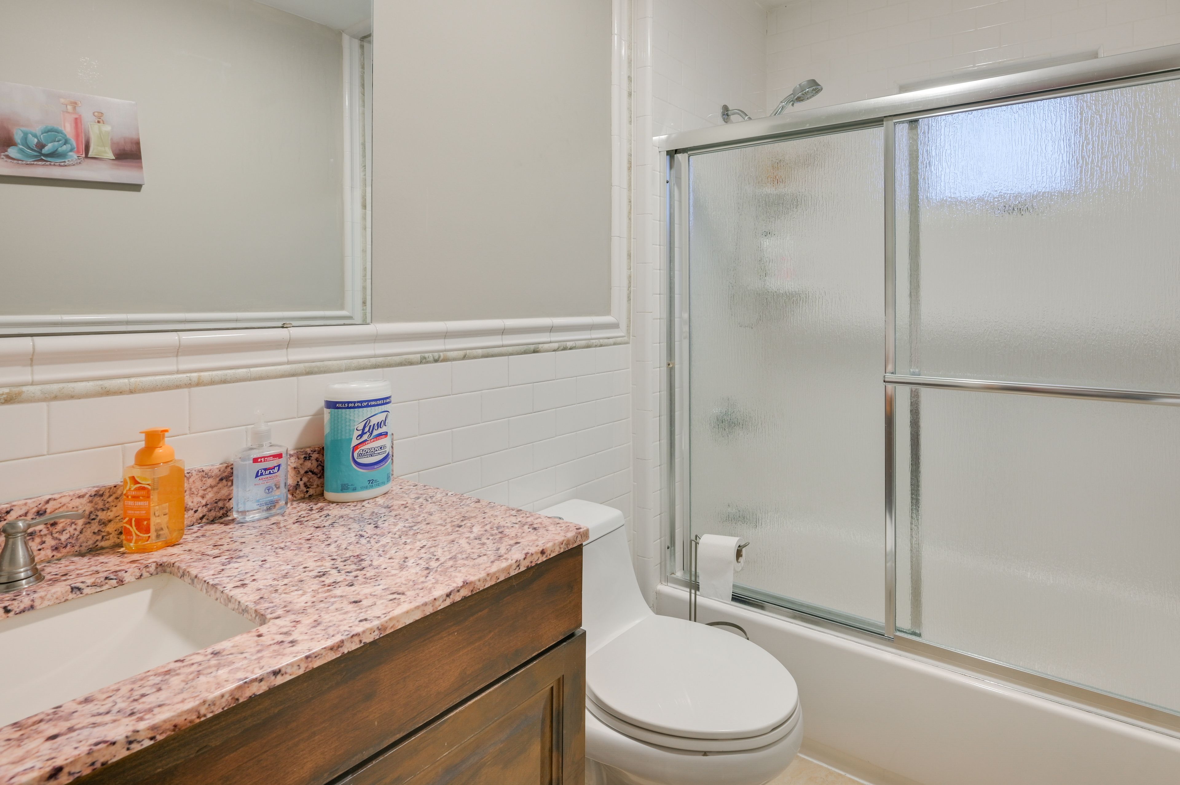 Full Bathroom | Complimentary Toiletries