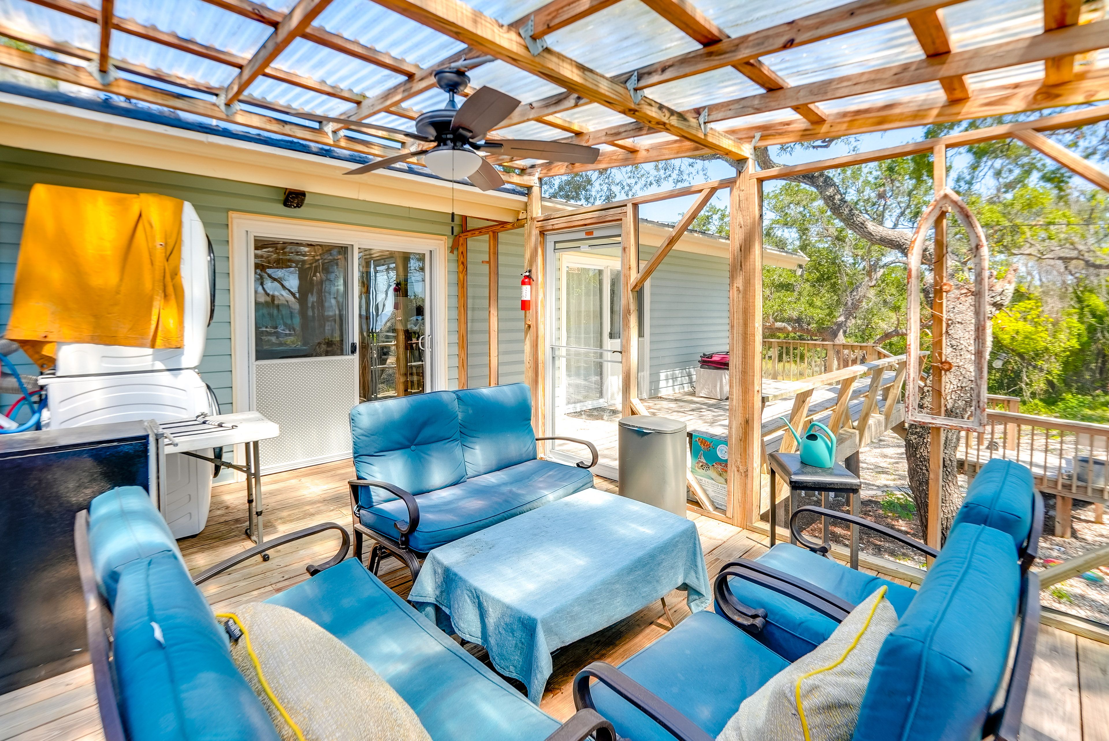 House Exterior | Screened Deck