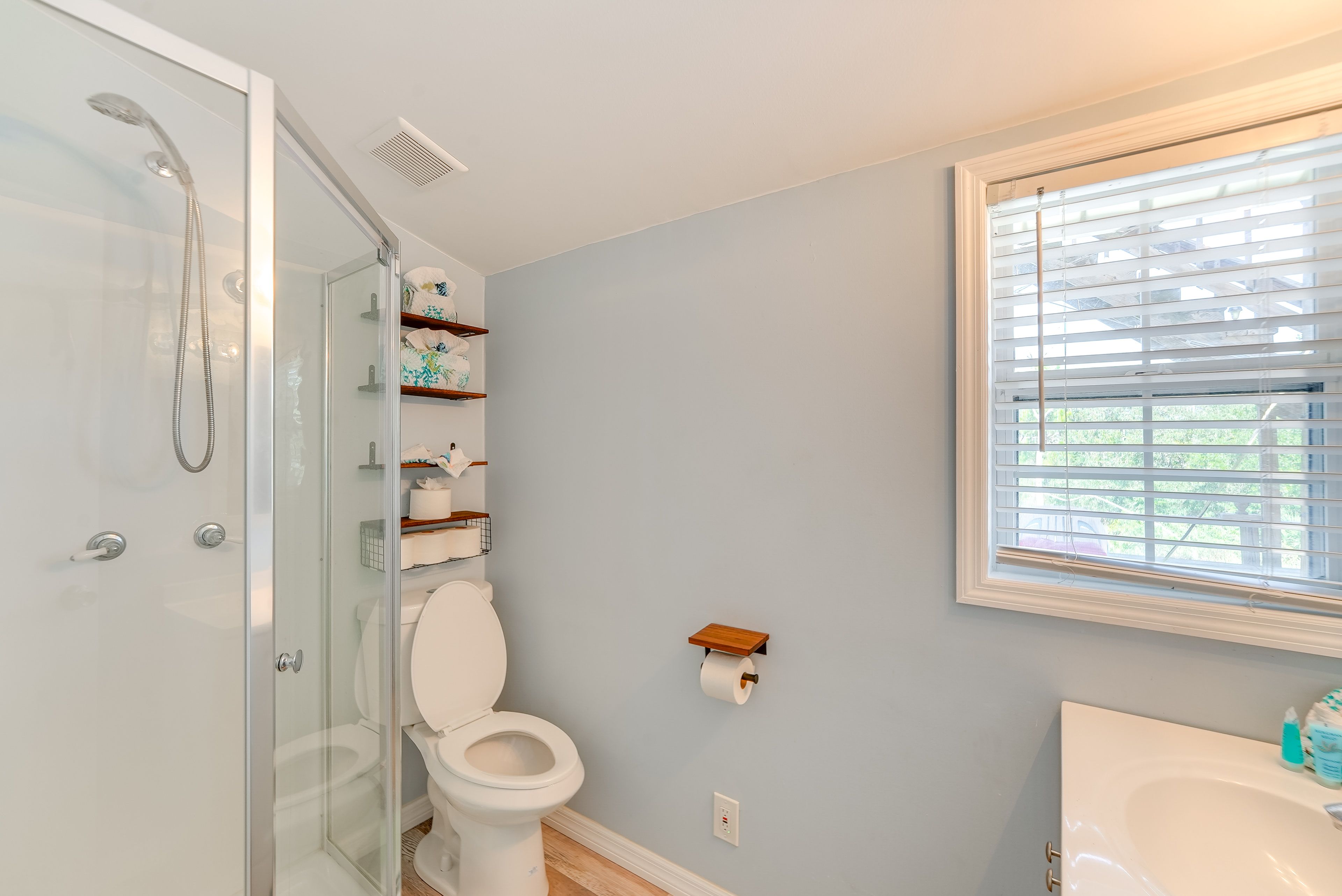 Full Bathroom | Complimentary Toiletries