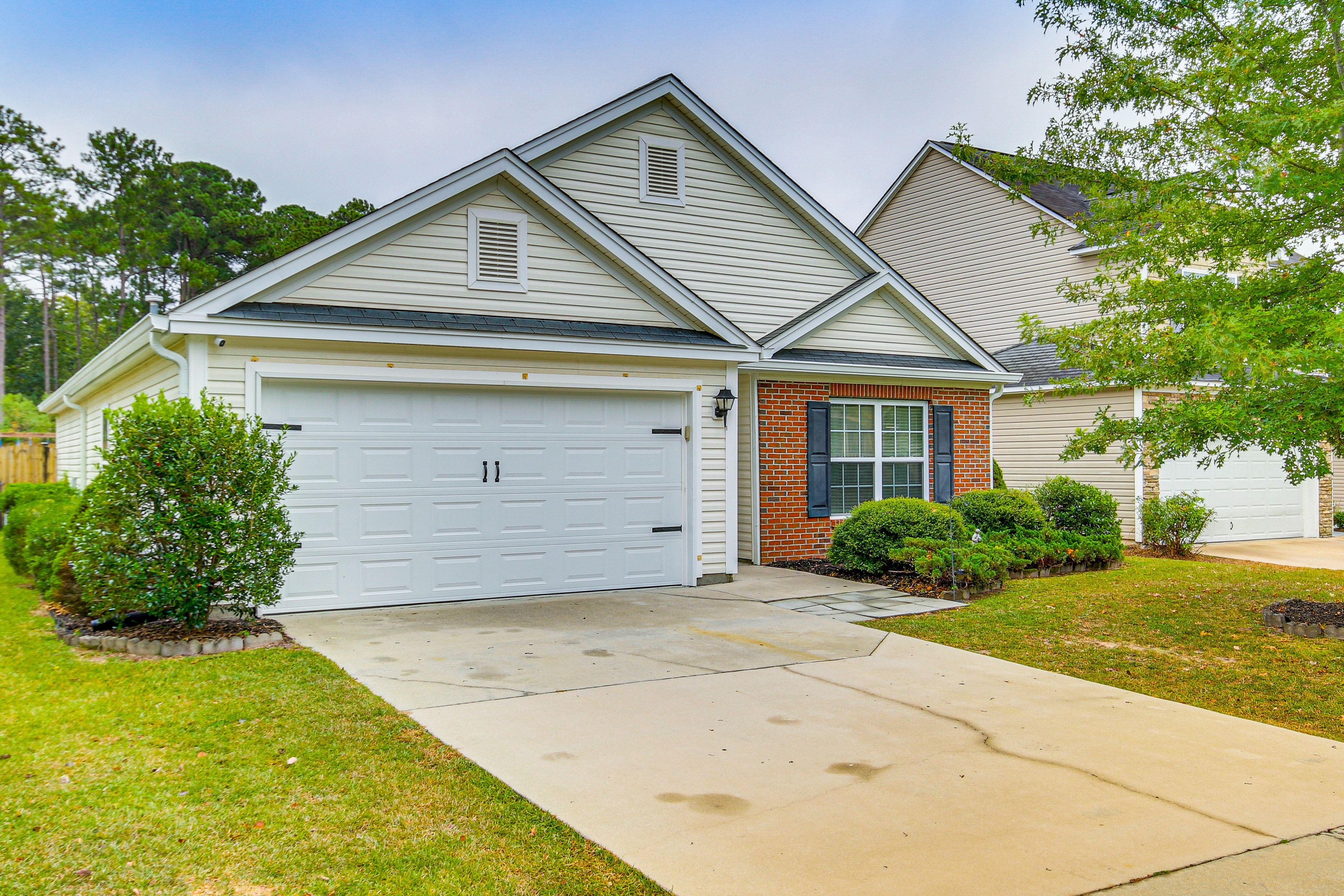 Parking | Driveway (2 Vehicles) | Garage (1 Vehicle)