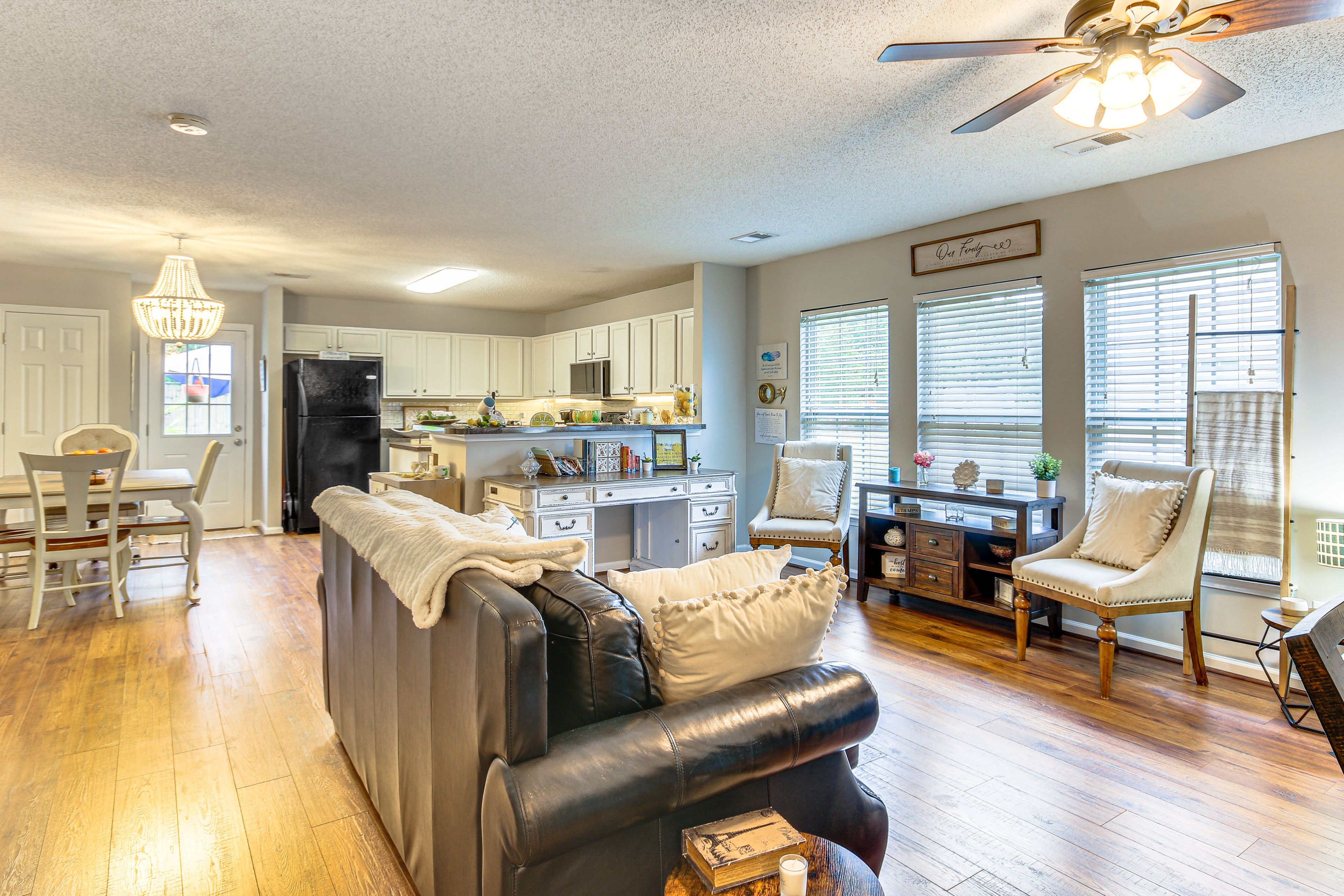 Living Room | King Sleeper Sofa | Free WiFi