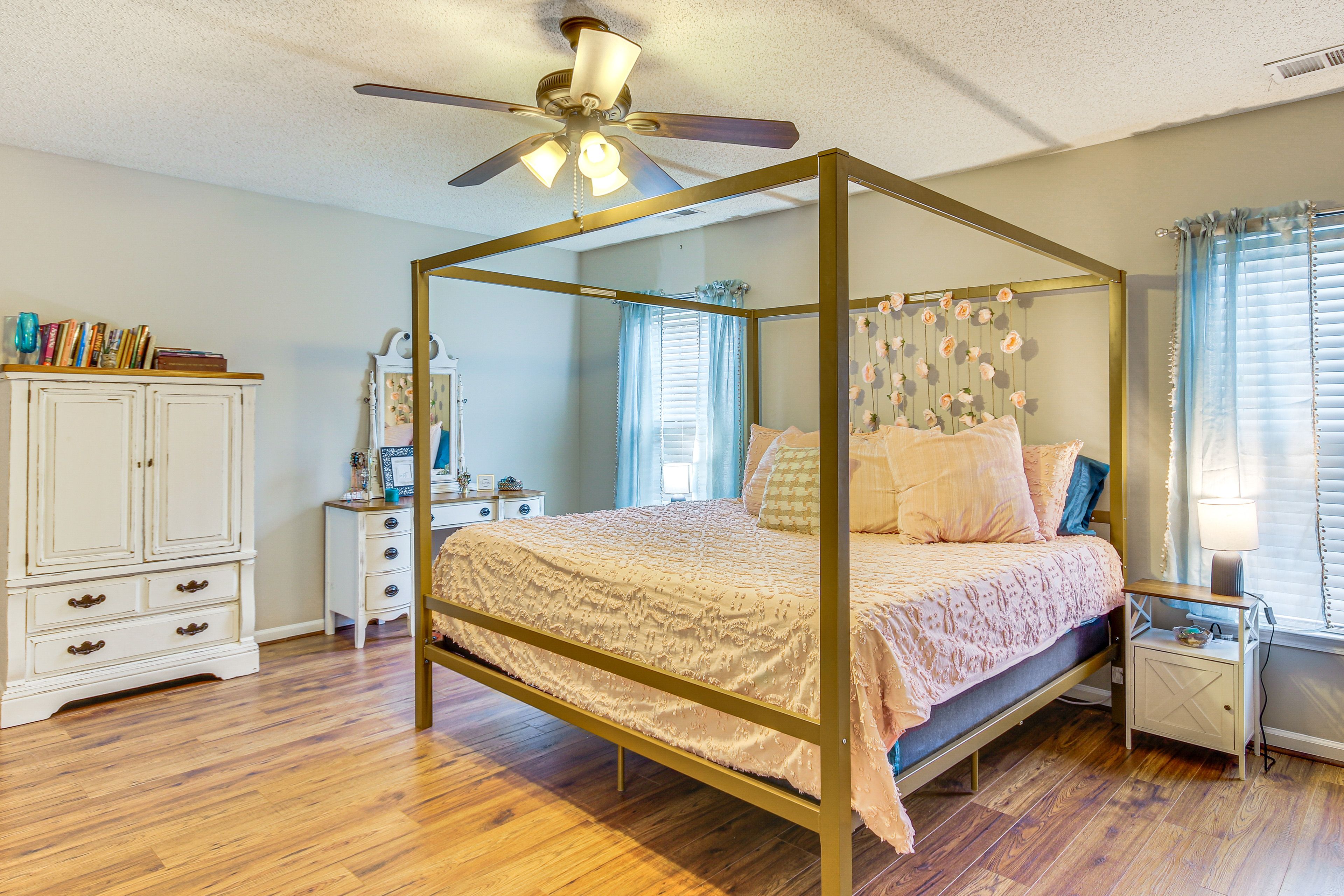 Bedroom 1 | King Bed | Linens Provided