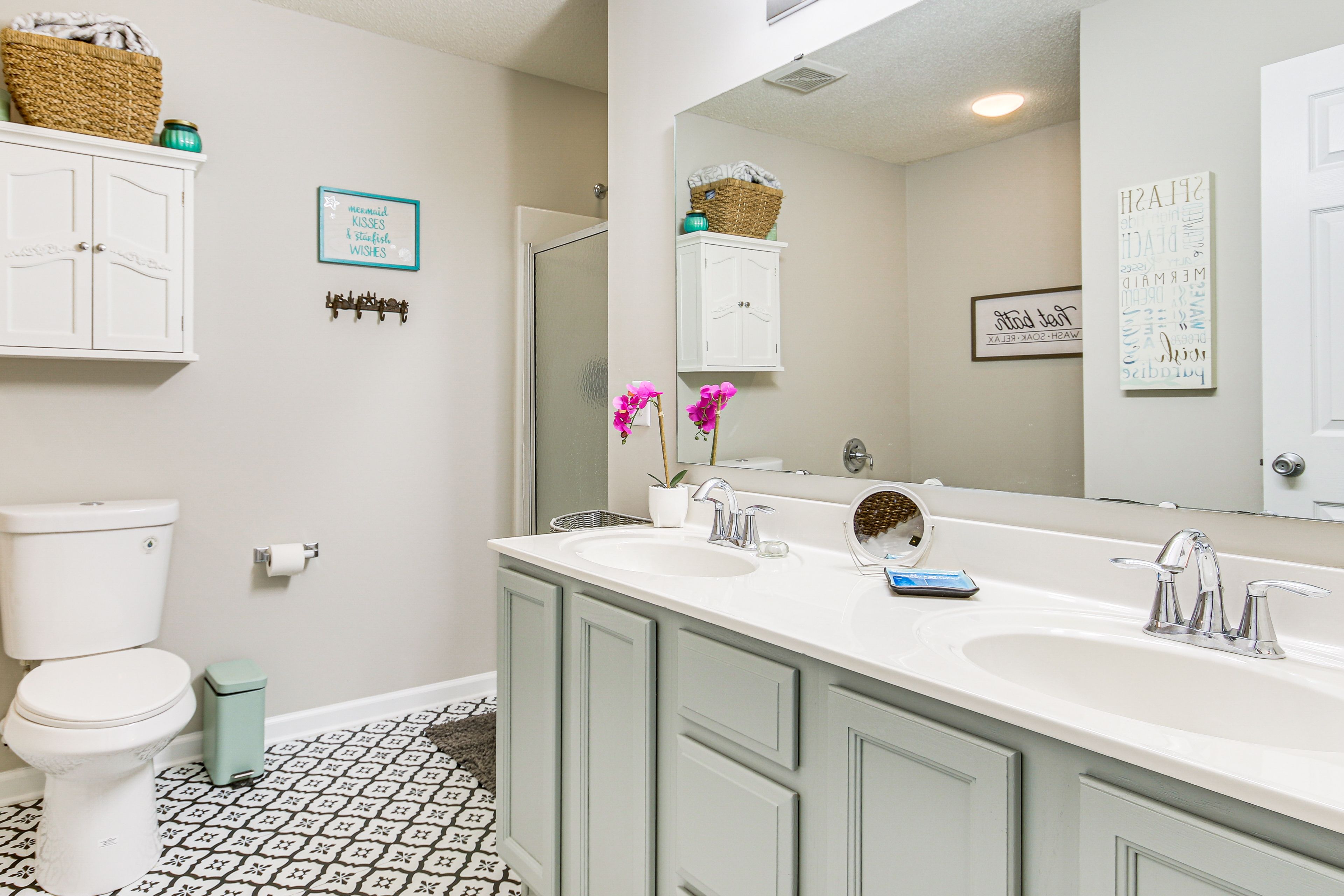 Full Bathroom | Complimentary Toiletries