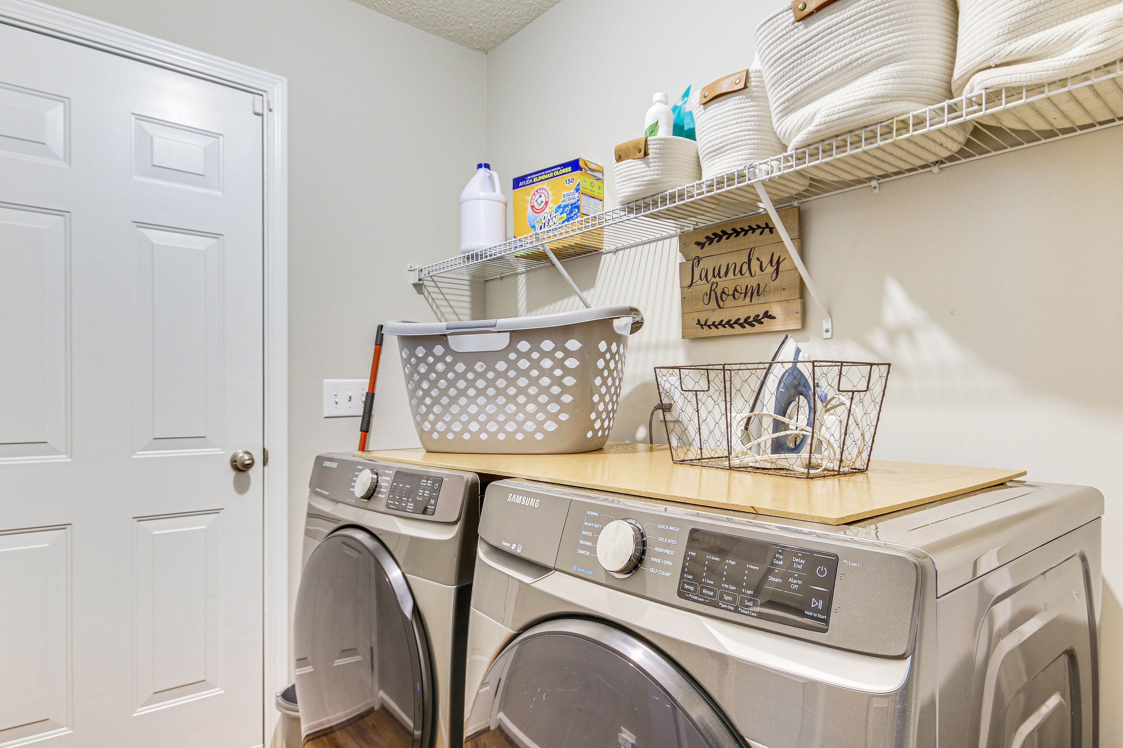 Laundry Room | Washer & Dryer