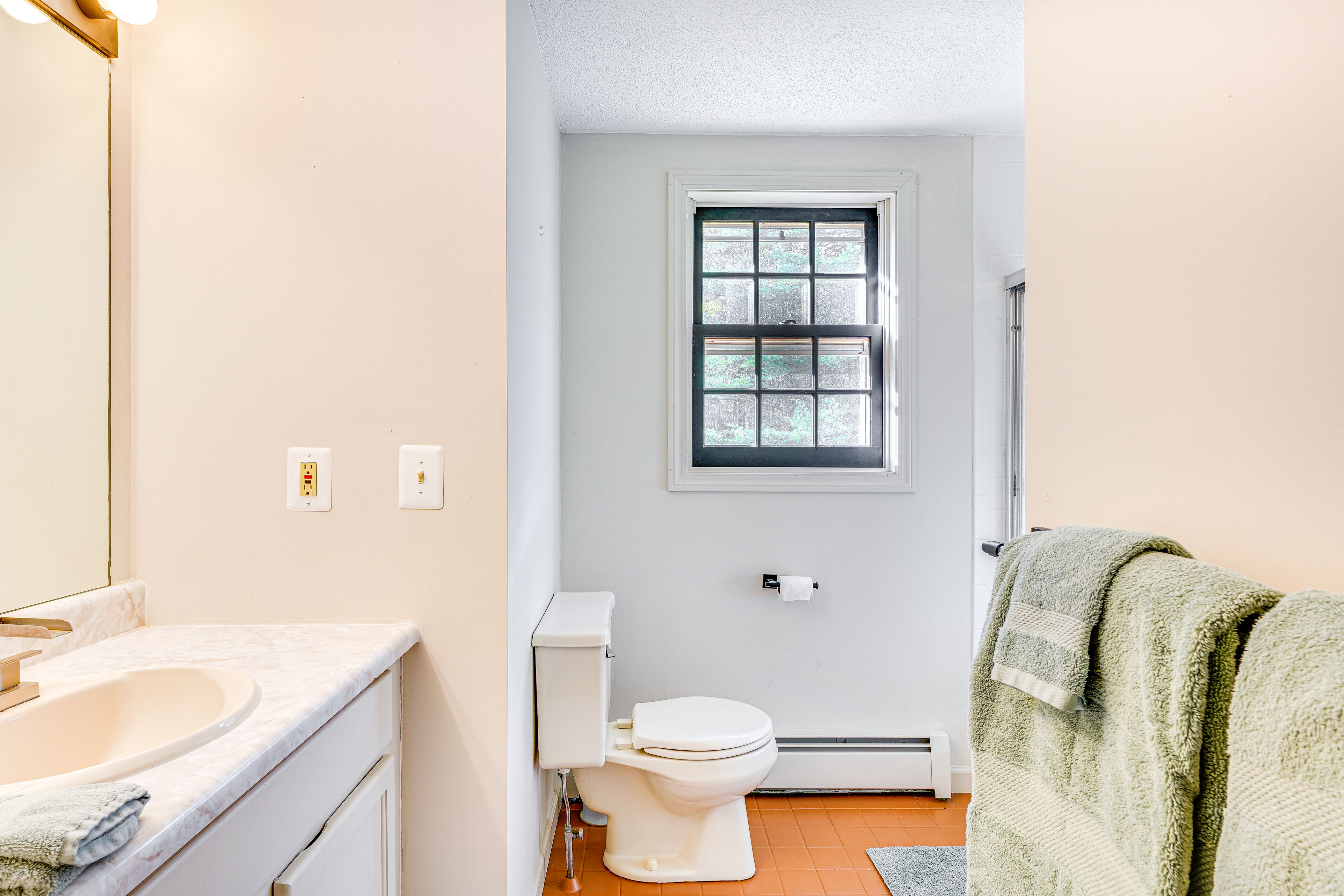 Full Bathroom | 1st Floor