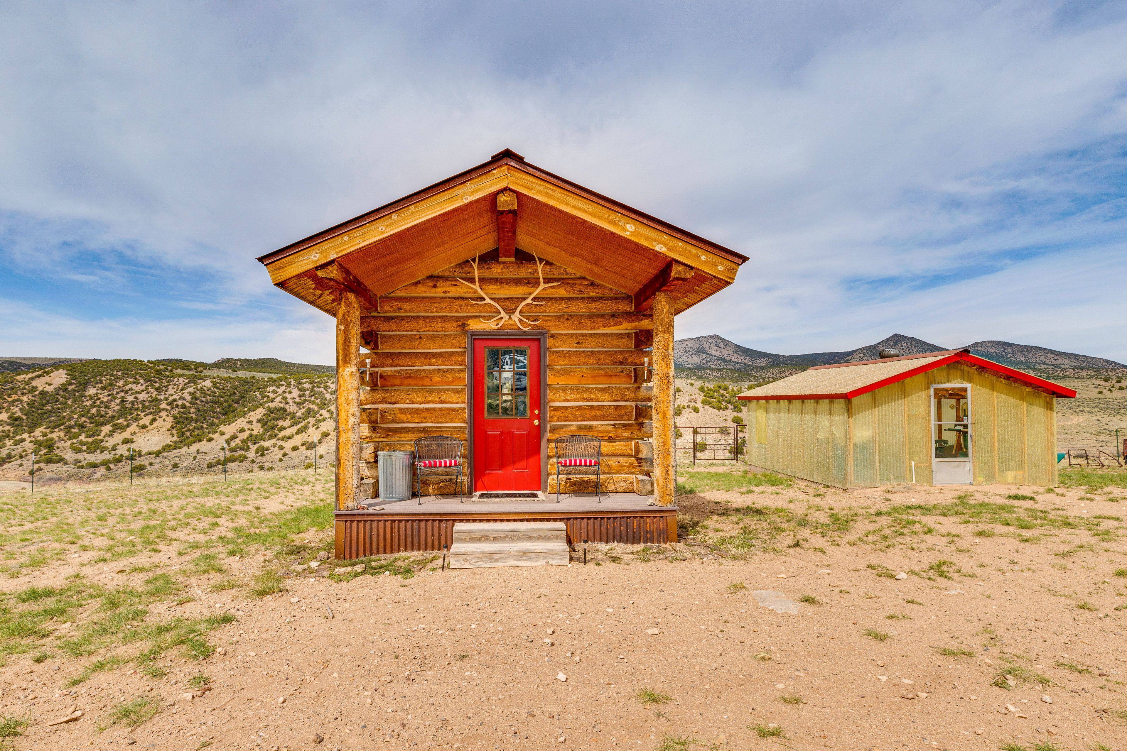 Sleeping Cabin Exterior | Porch w/ Seating