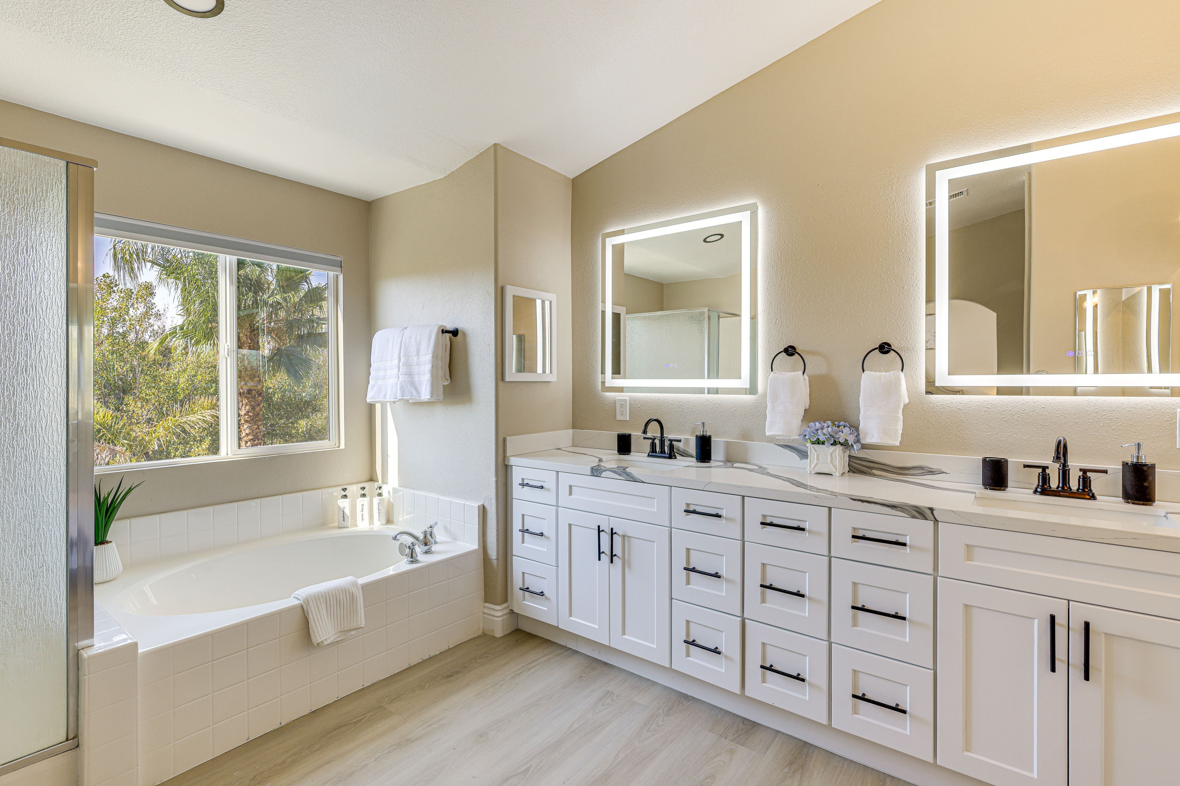 En-Suite Bathroom | 2nd Floor | Complimentary Toiletries