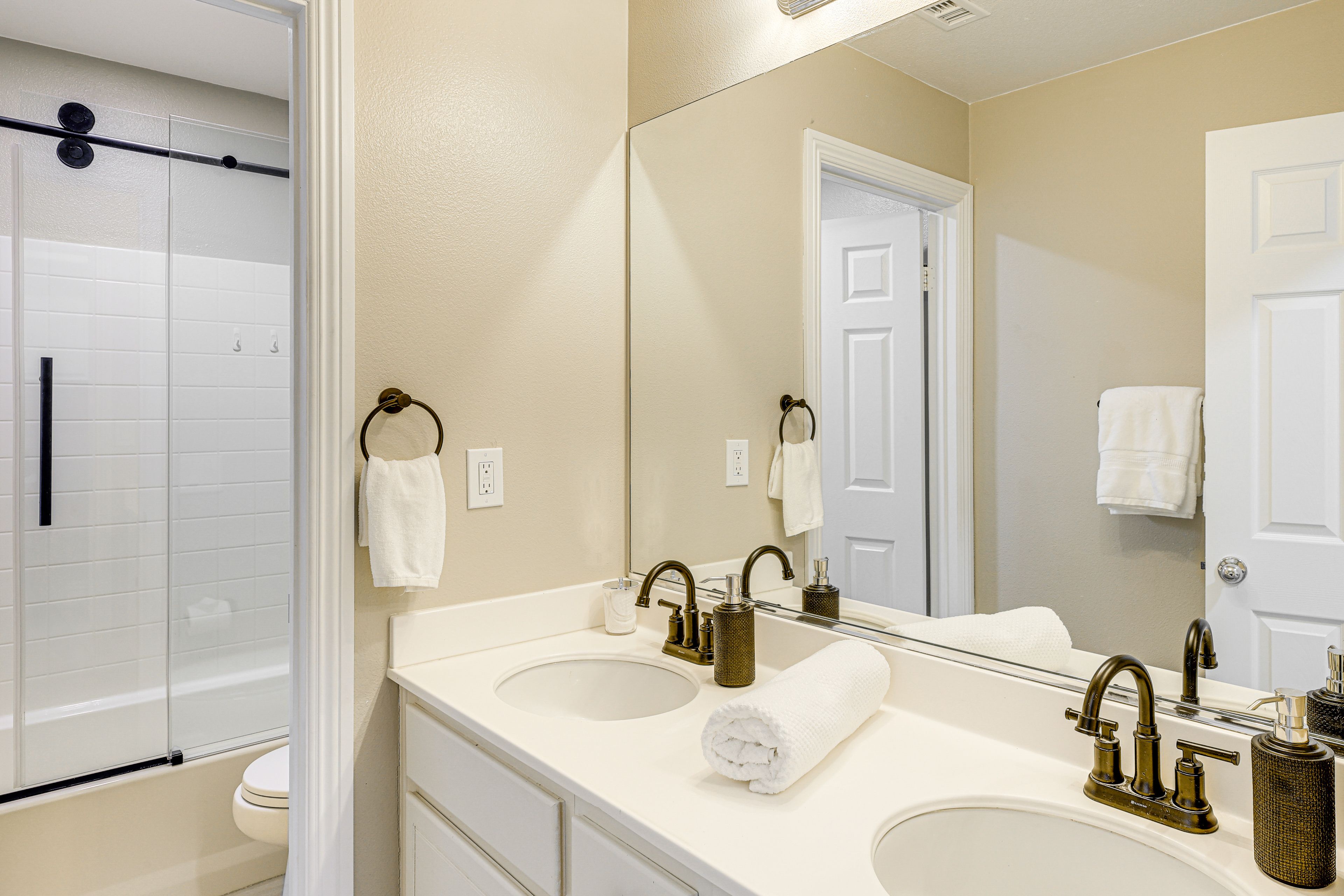 Full Bathroom | 2nd Floor