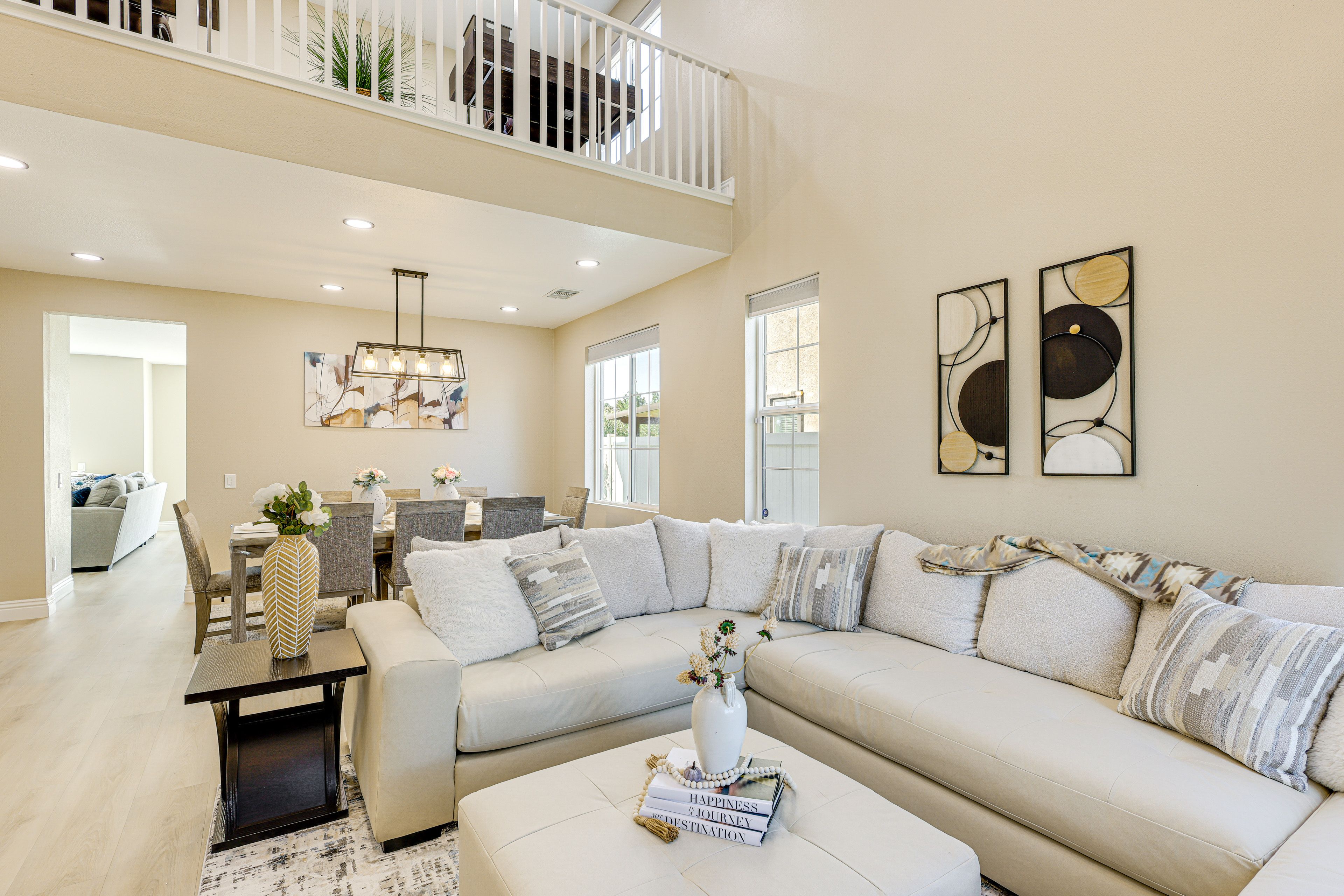 Sitting Area | 1st Floor