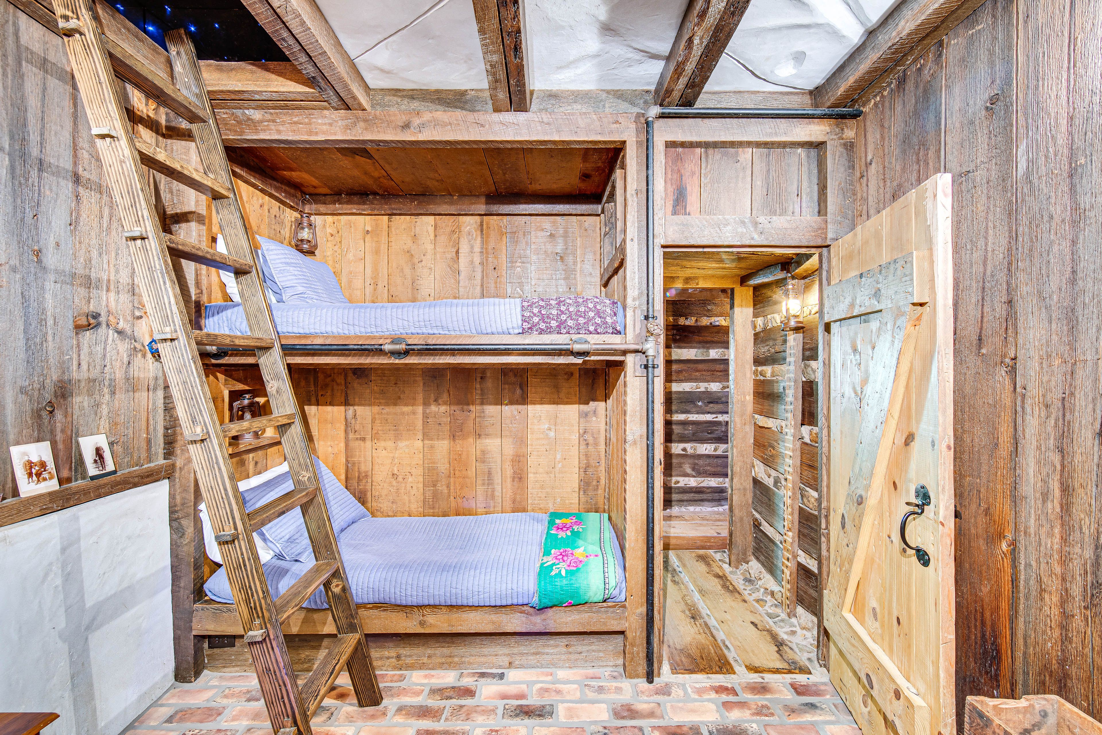 Bunk Room | Twin Bunk Bed
