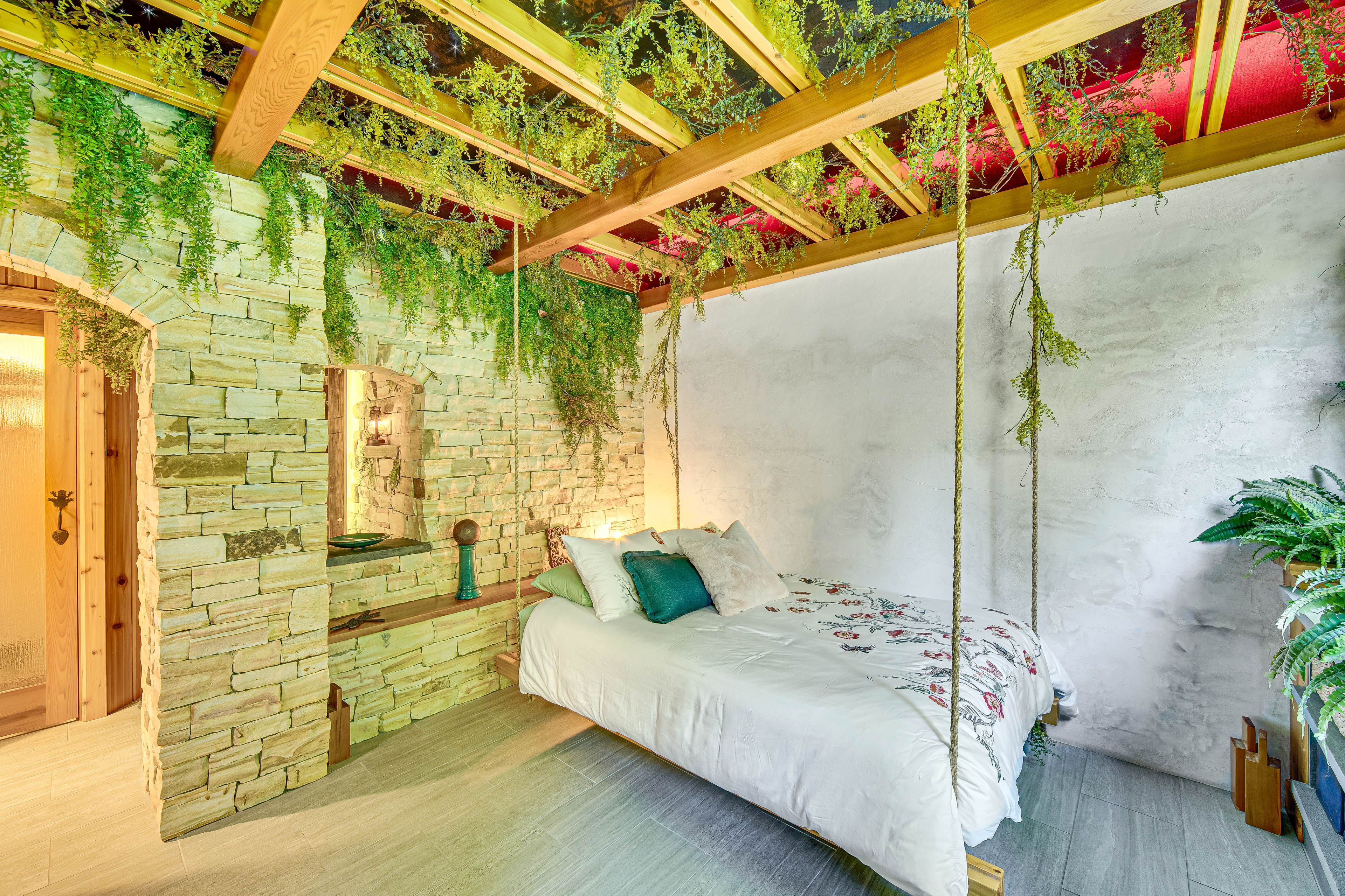Bedroom | Queen Bed