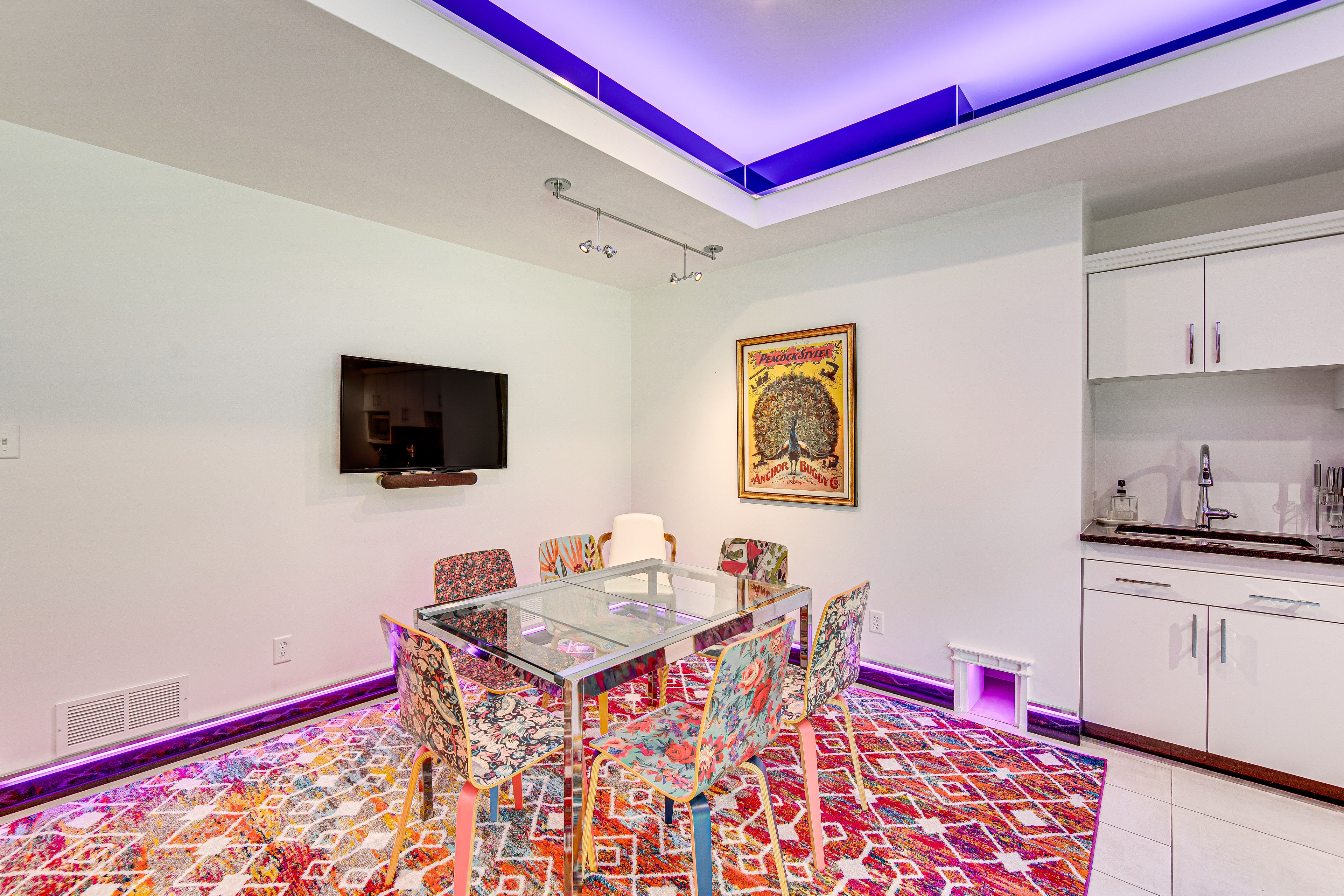 Dining Area | Dishware/Flatware Provided