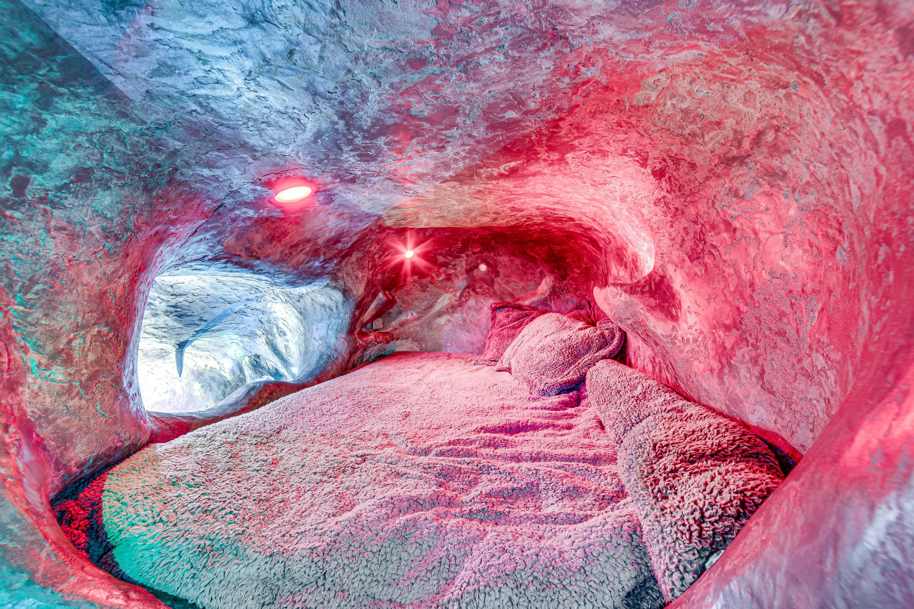 Cave Room | Full Bed