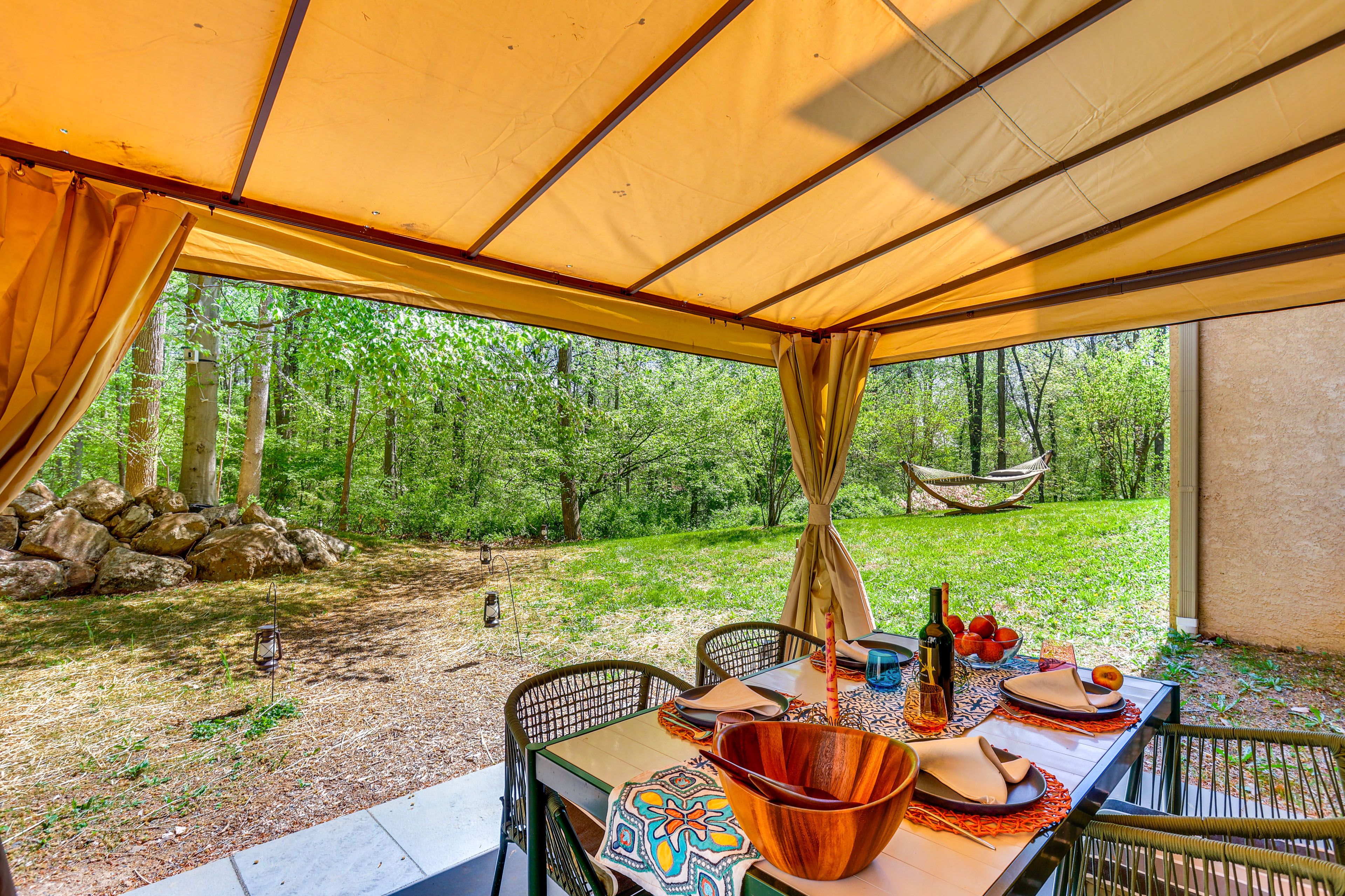 Covered Patio | Outdoor Dining