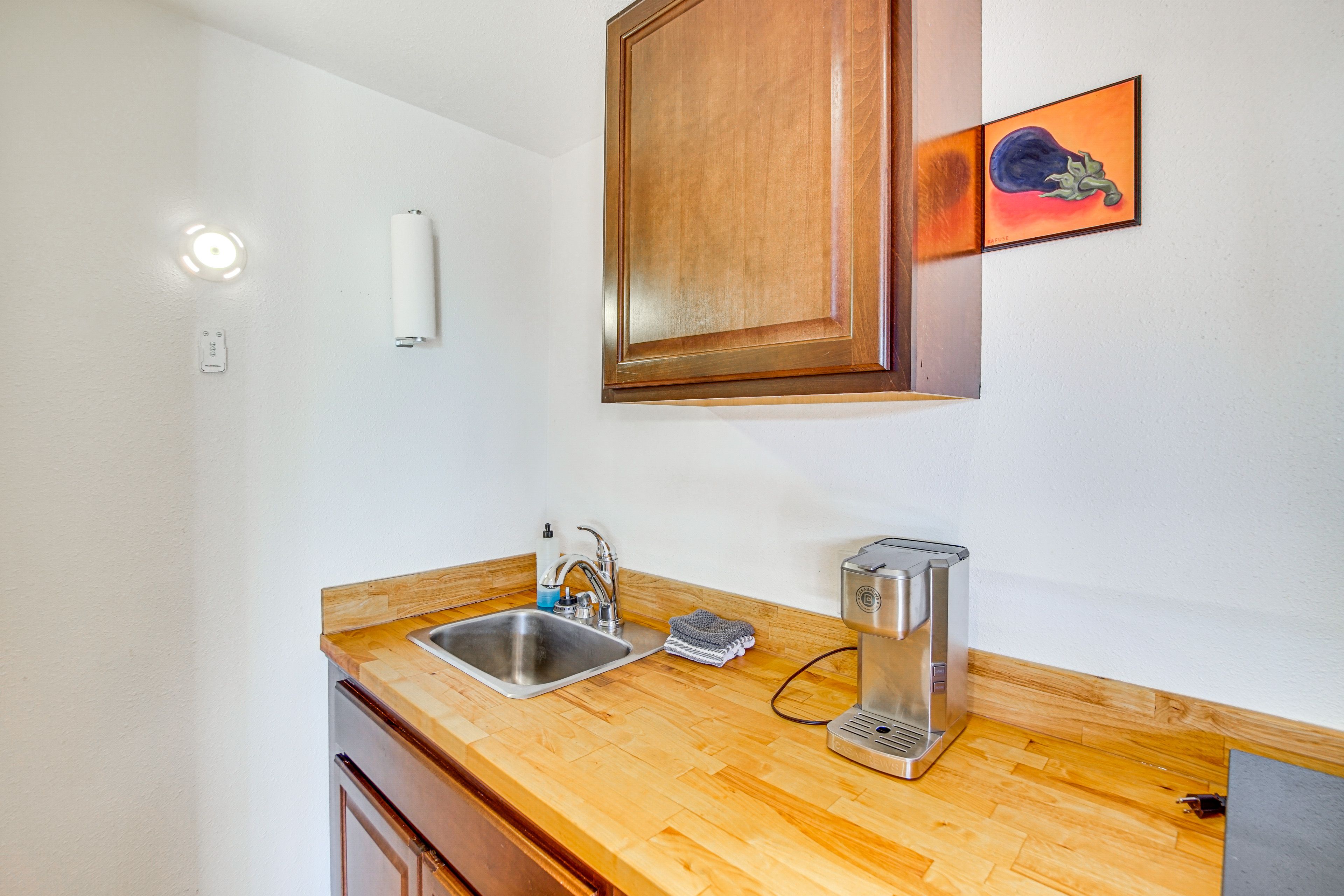 Kitchenette | Cooking Basics Supplied
