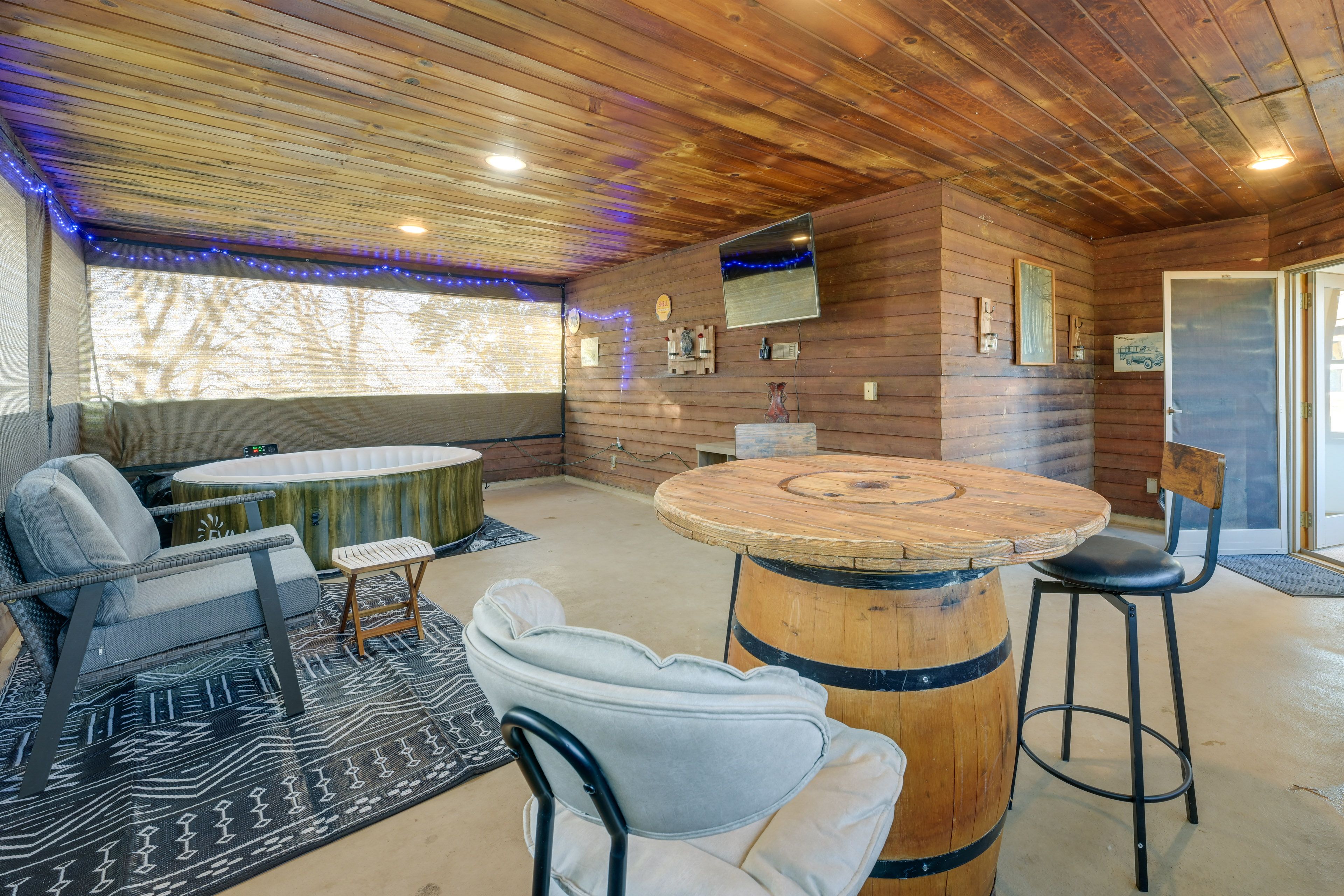 Screened Porch | Hot Tub