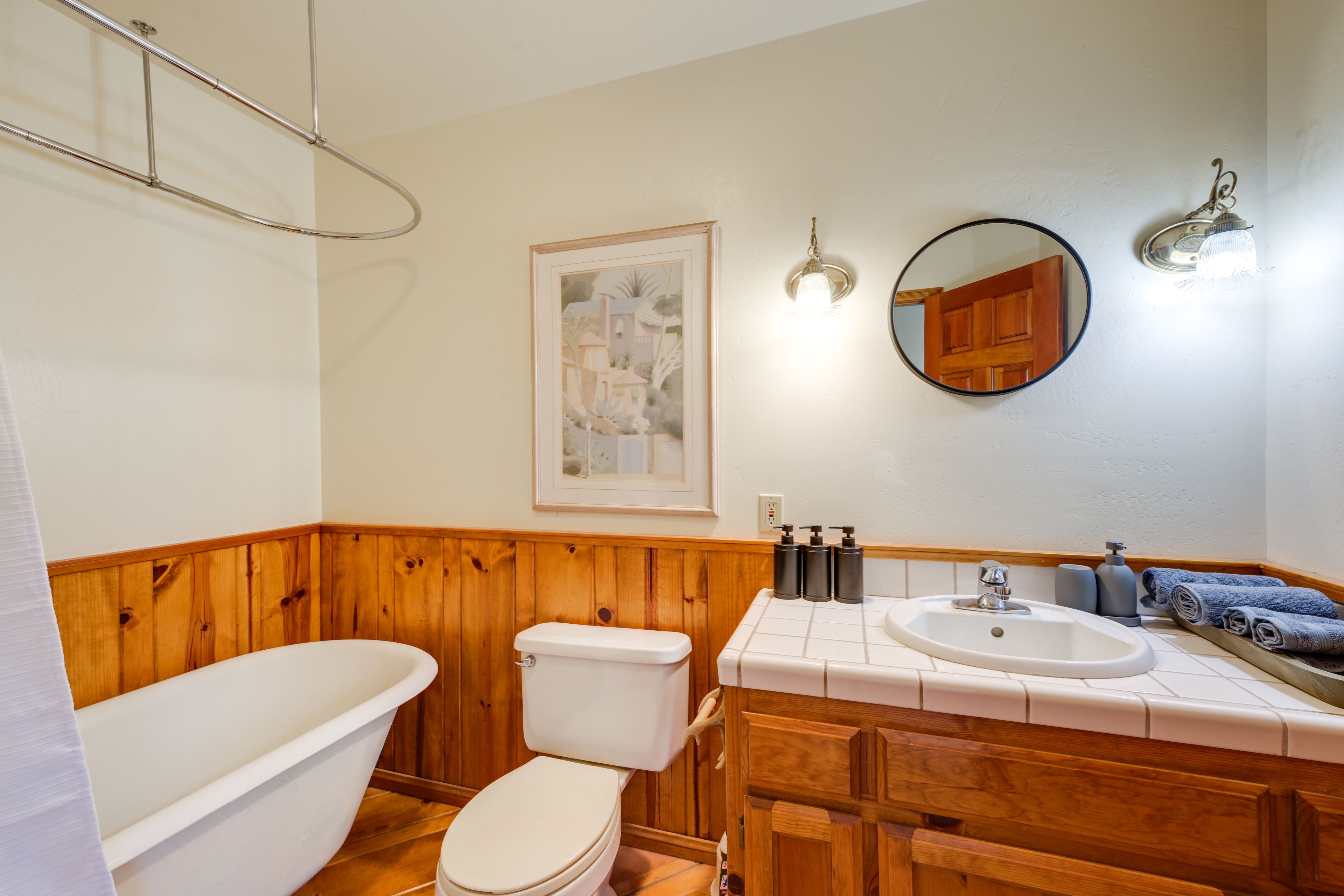 Full Bathroom | 2nd Floor