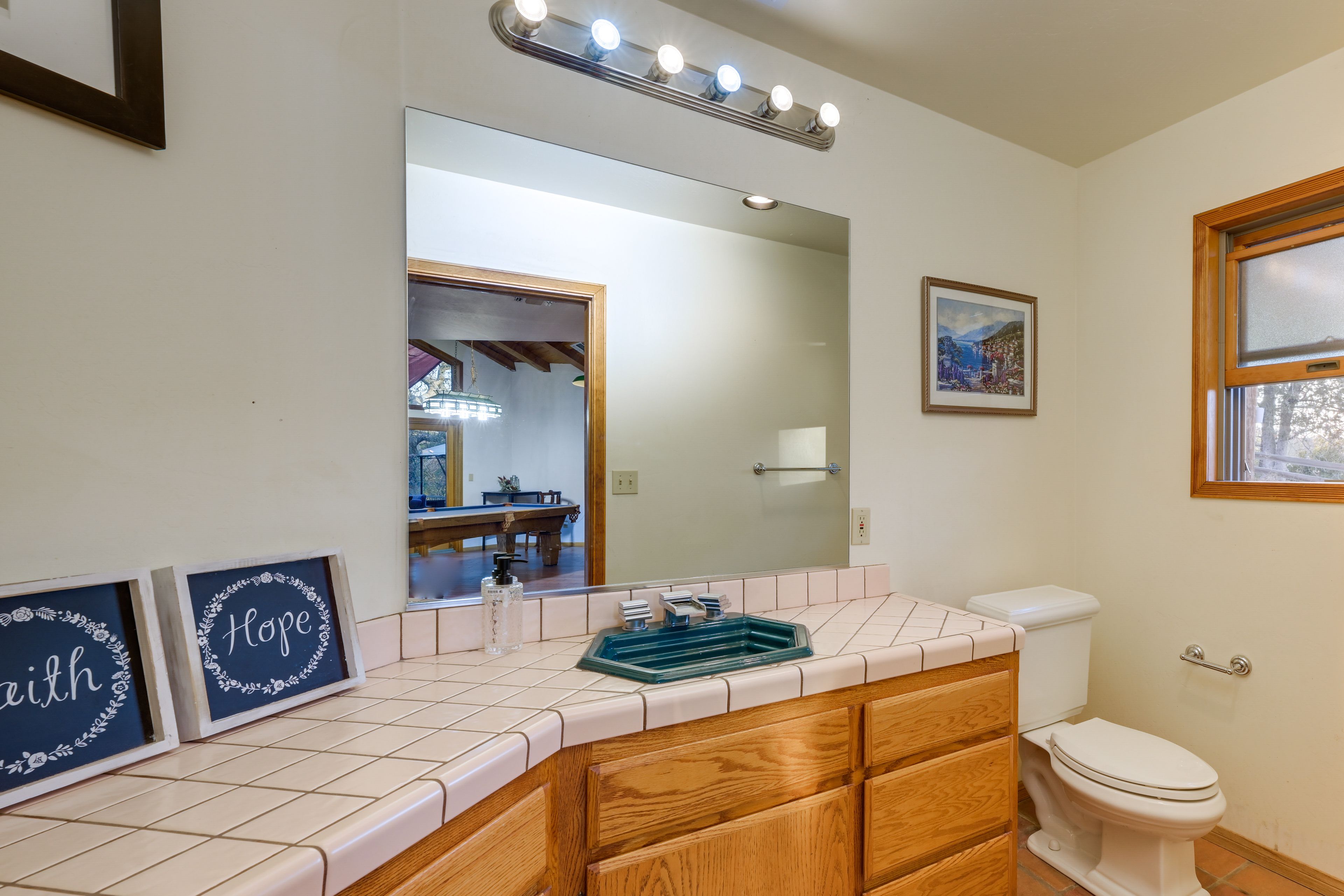 Half Bathroom | 1st Floor
