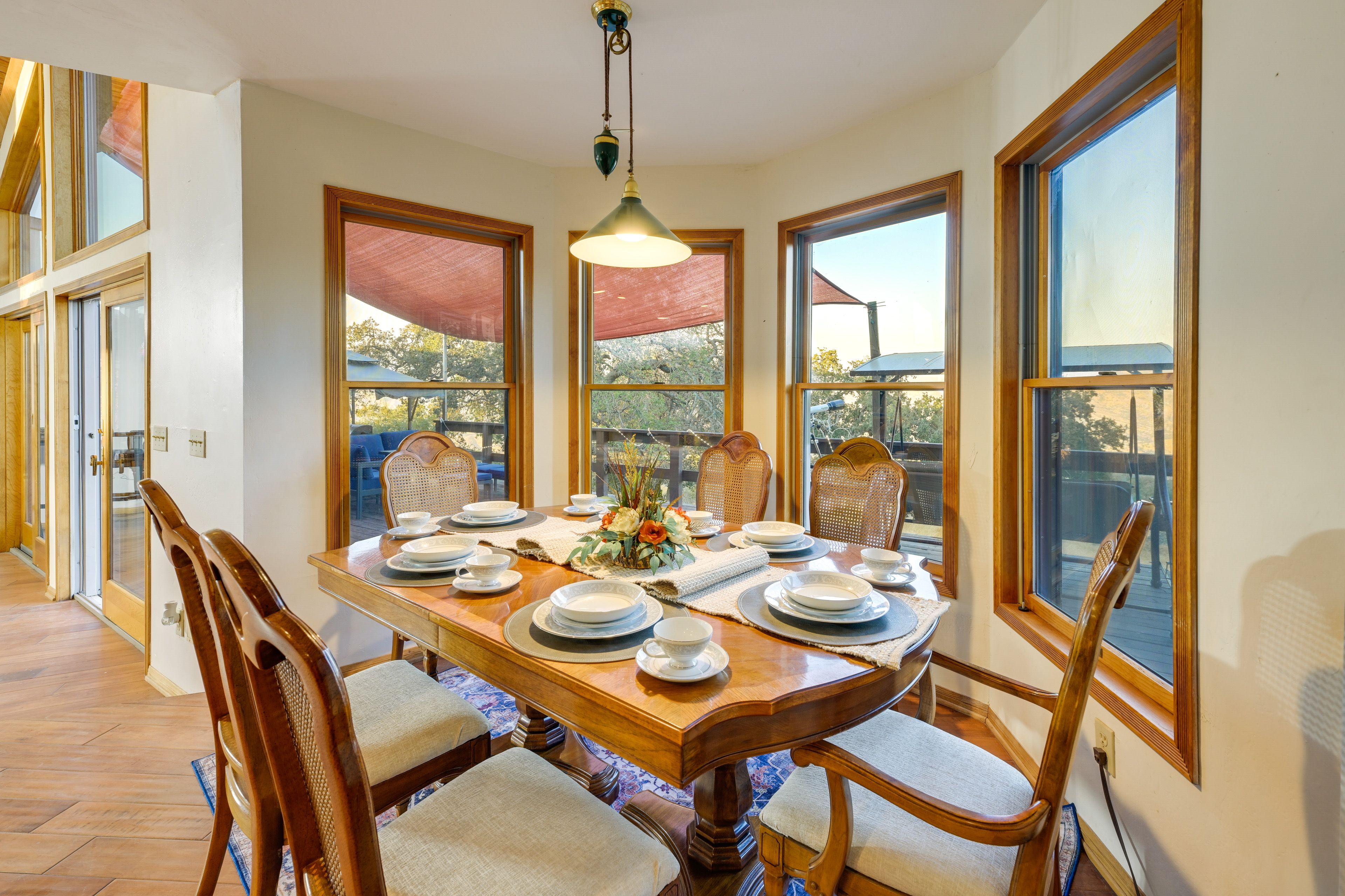Dining Area | 1st Floor | Dishes & Flatware Provided