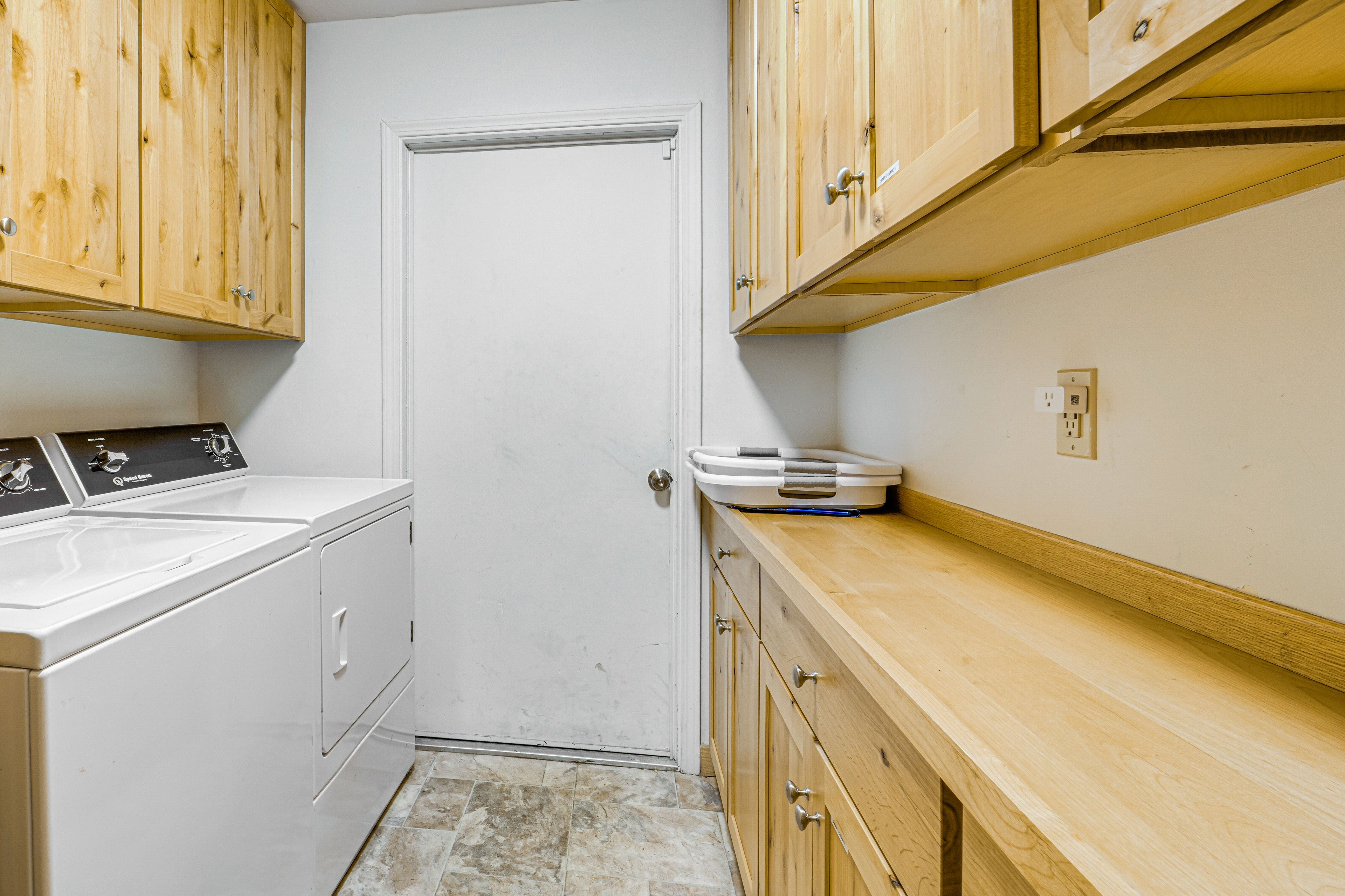 Laundry Room | Washer & Dryer | Detergent Provided