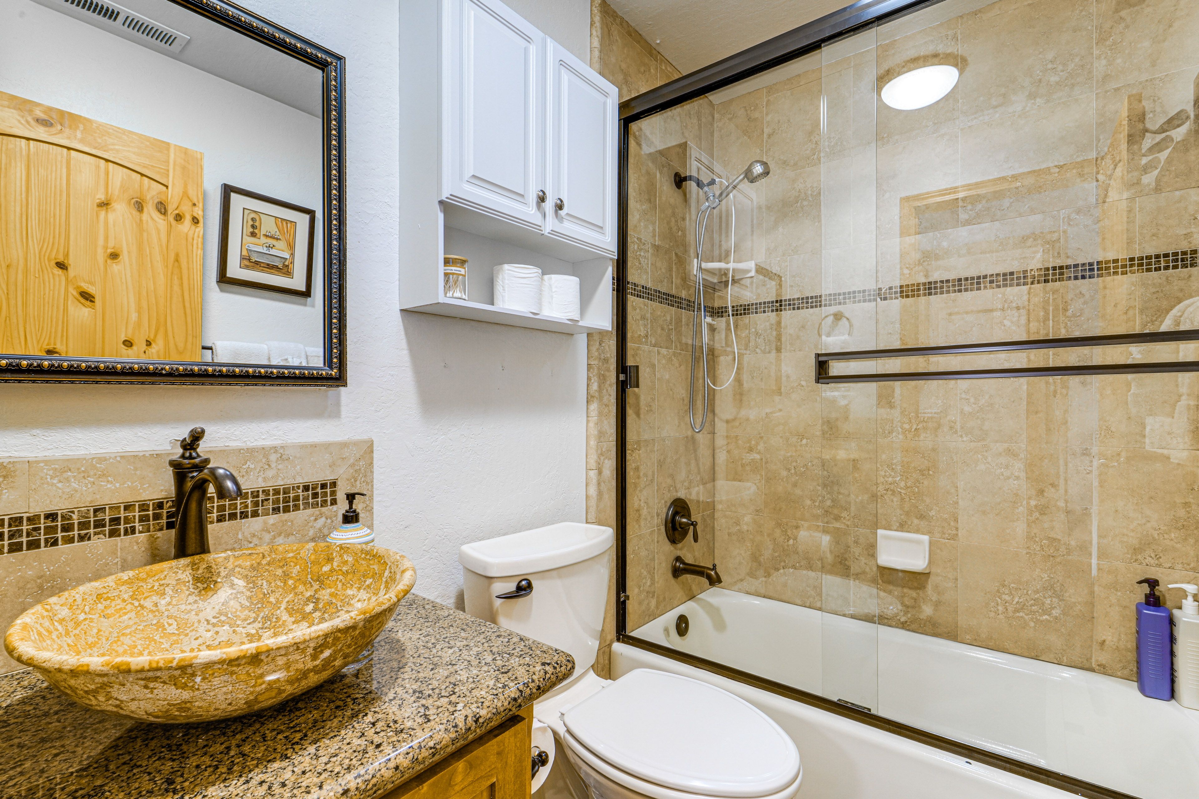 Full Bathroom | Towels Provided | Complimentary Toiletries | Hair Dryer