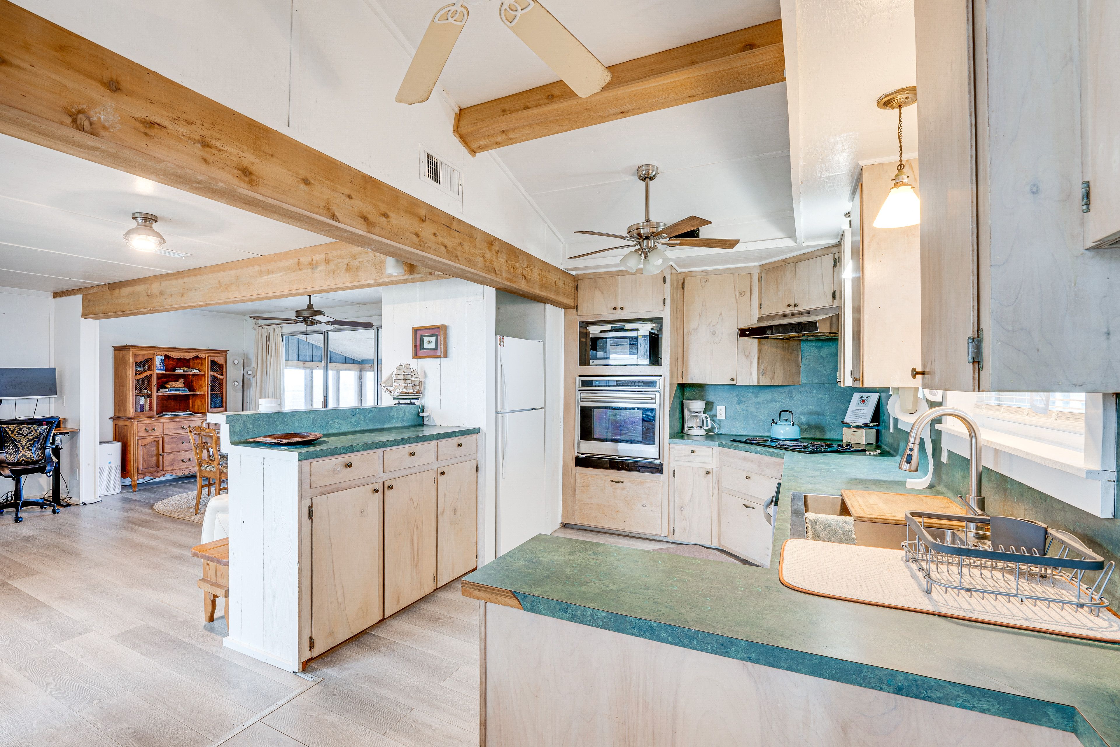 Kitchen | Blender | Toaster | Slow Cooker | 1st Floor